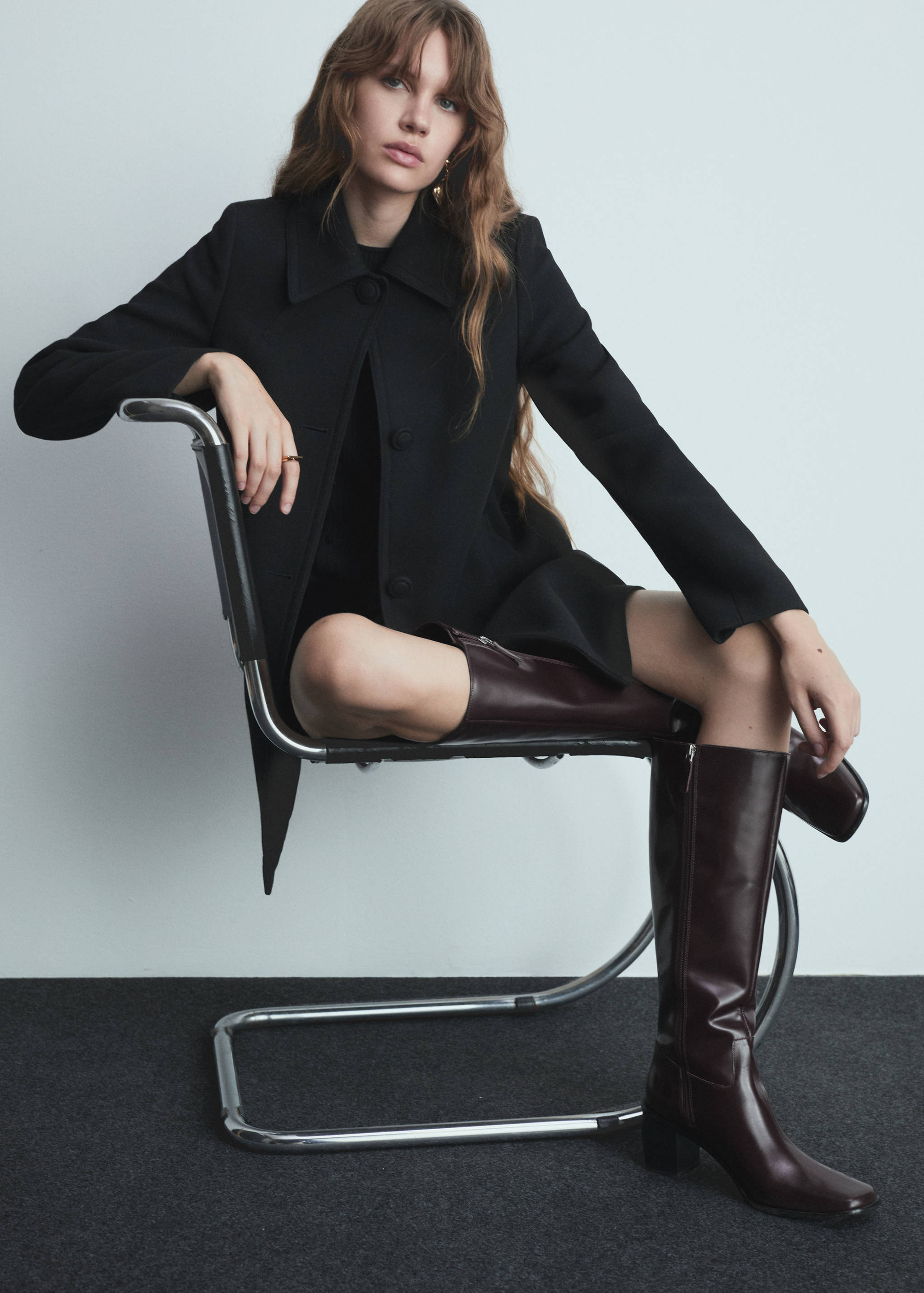 Straight-fit coat with buttons - Details of the article 2