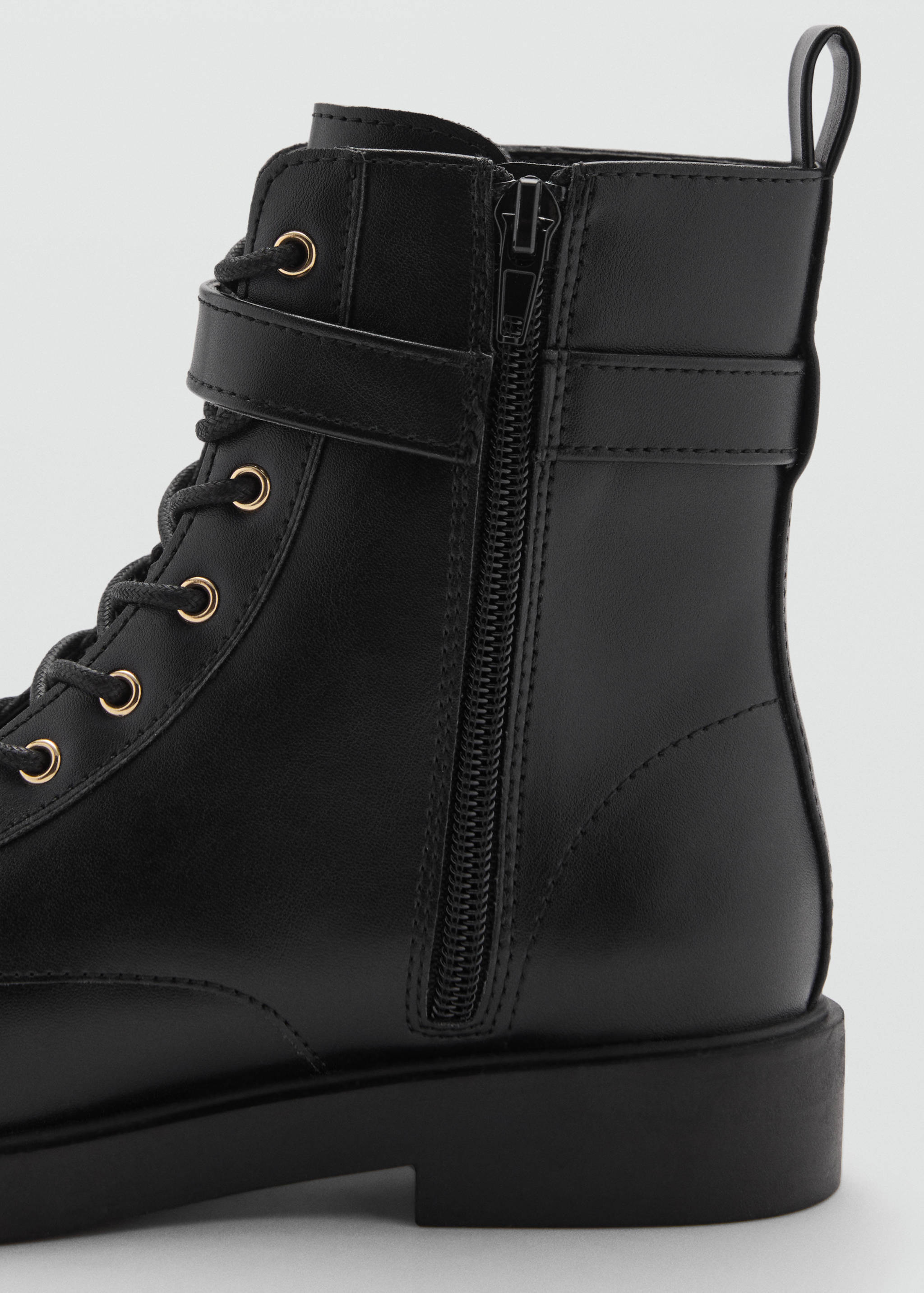 Buckle boots - Details of the article 2