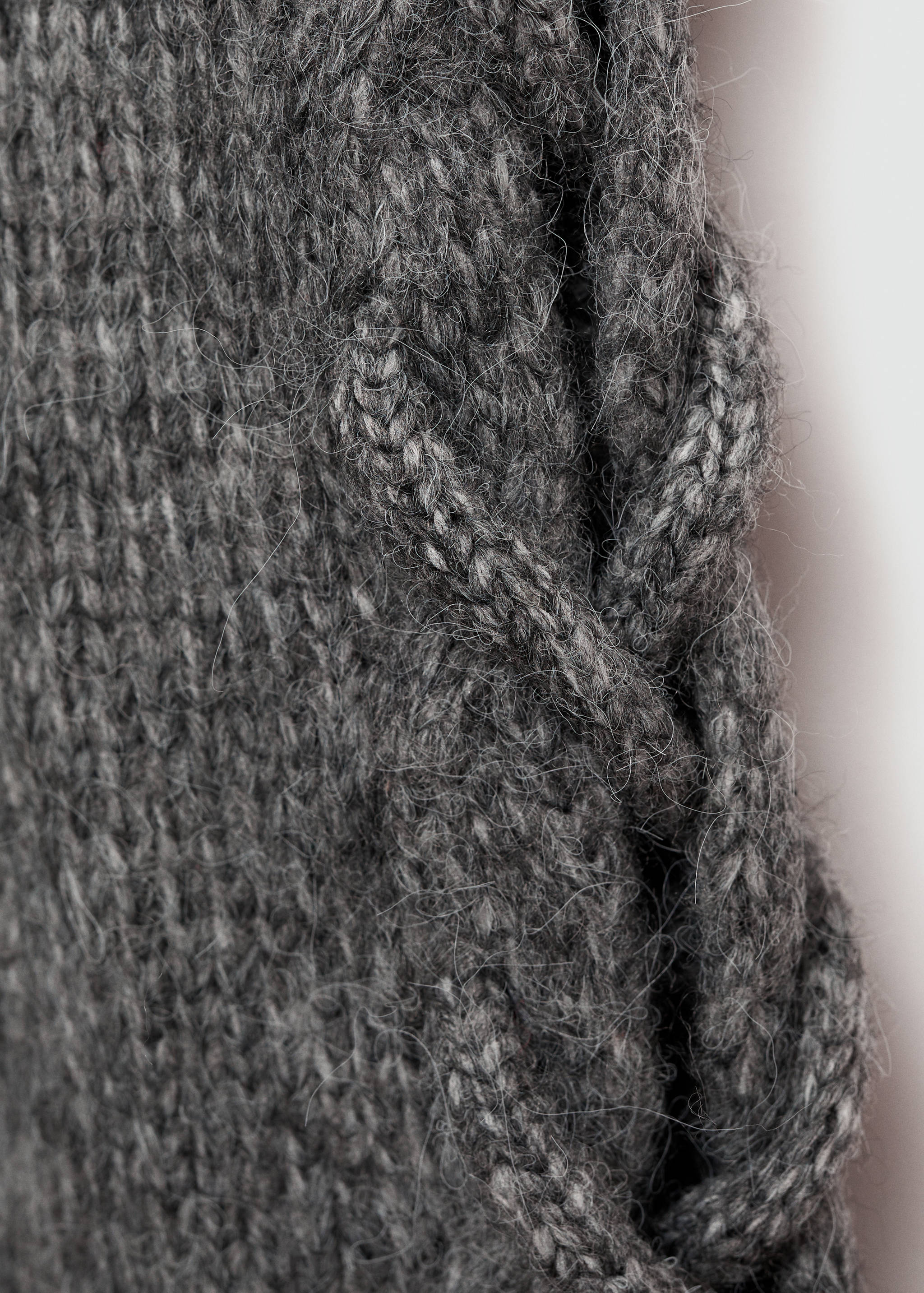 Braided sleeve sweater - Details of the article 8