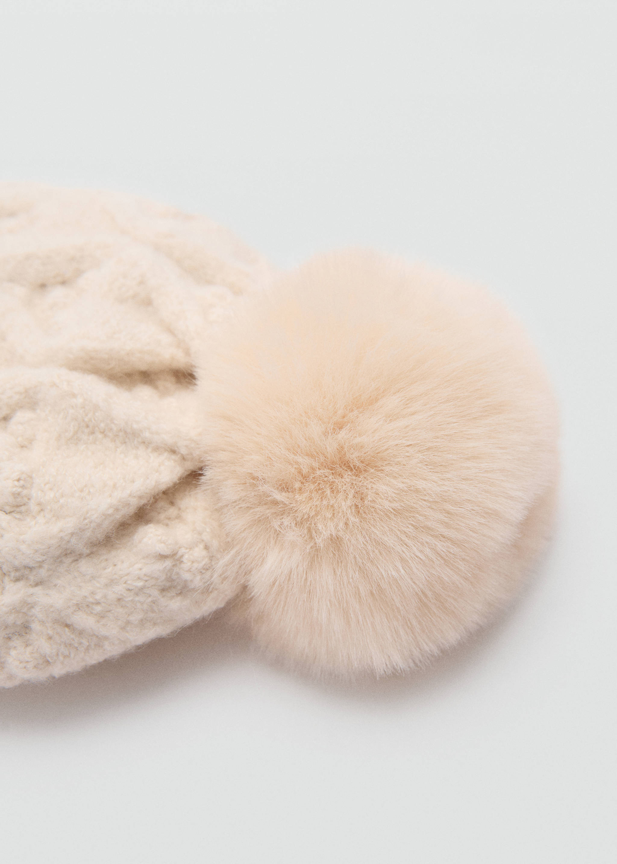Knitted braided pompom hat - Medium plane