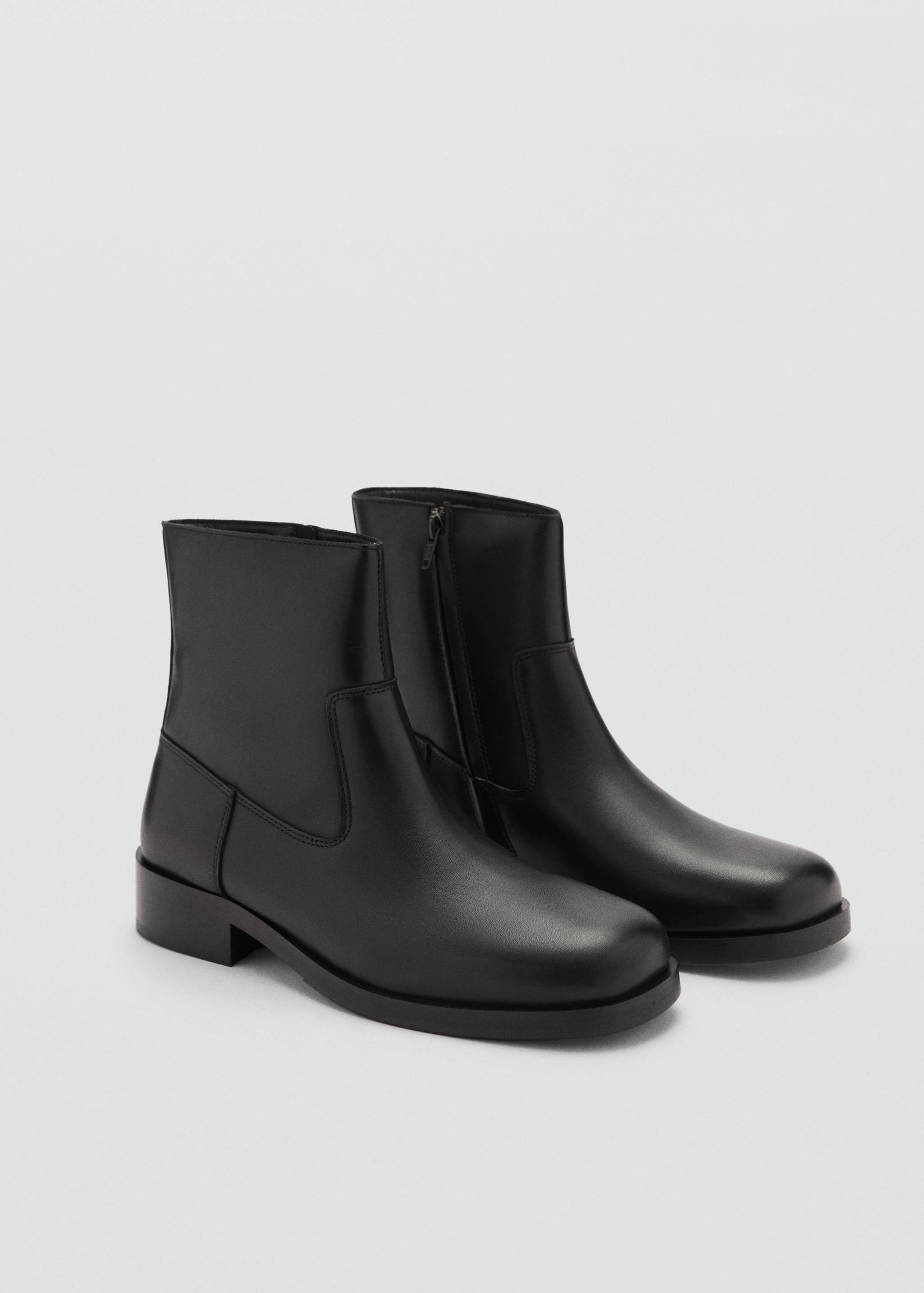 Bottines cuir bout carré - Plan moyen