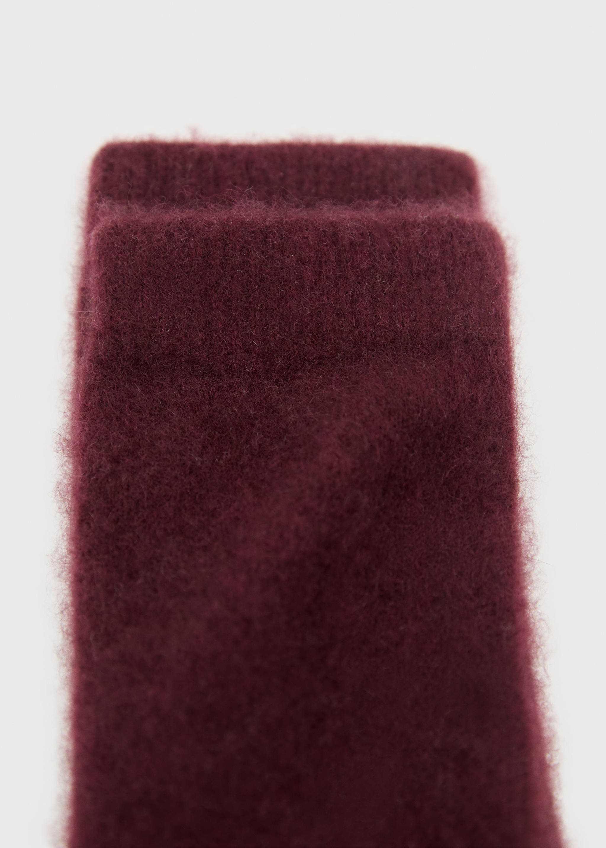 Вязаные носки из кашемира - Средний план