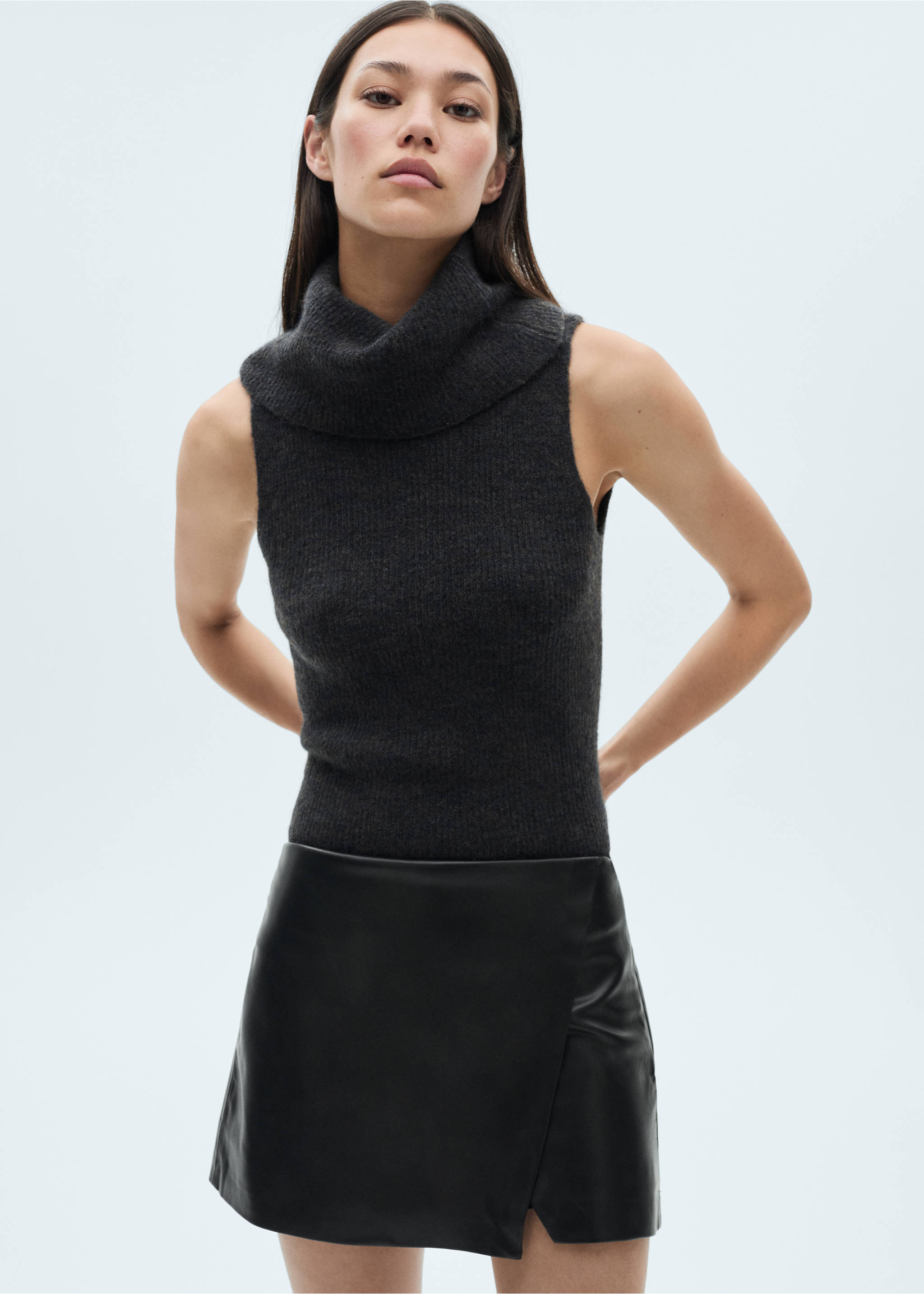 Faux-leather culottes - Medium plane, Black. Ref: 77046722-00.