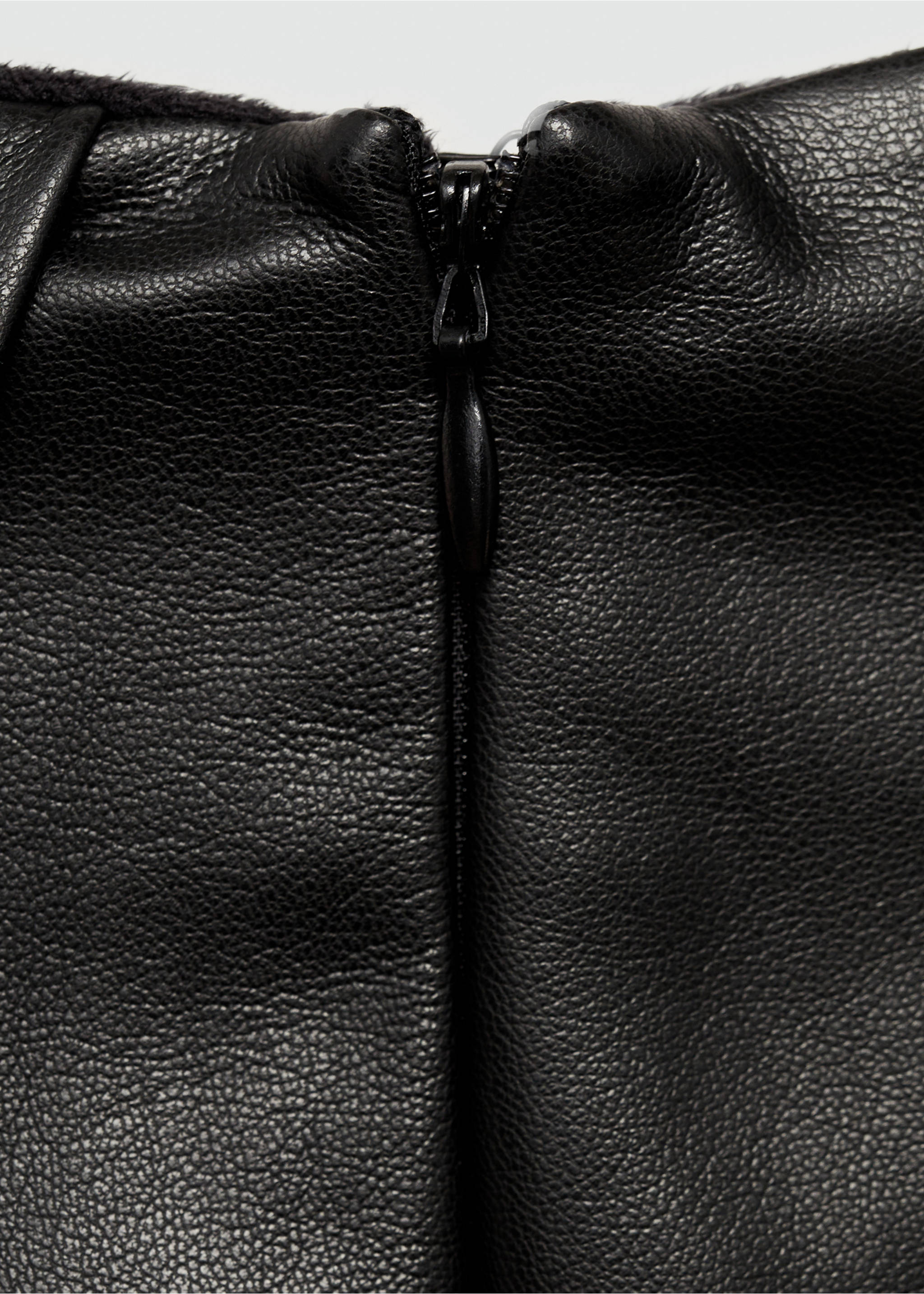 Faux-leather culottes - Details of the article 8, Black. Ref: 77046722-00.