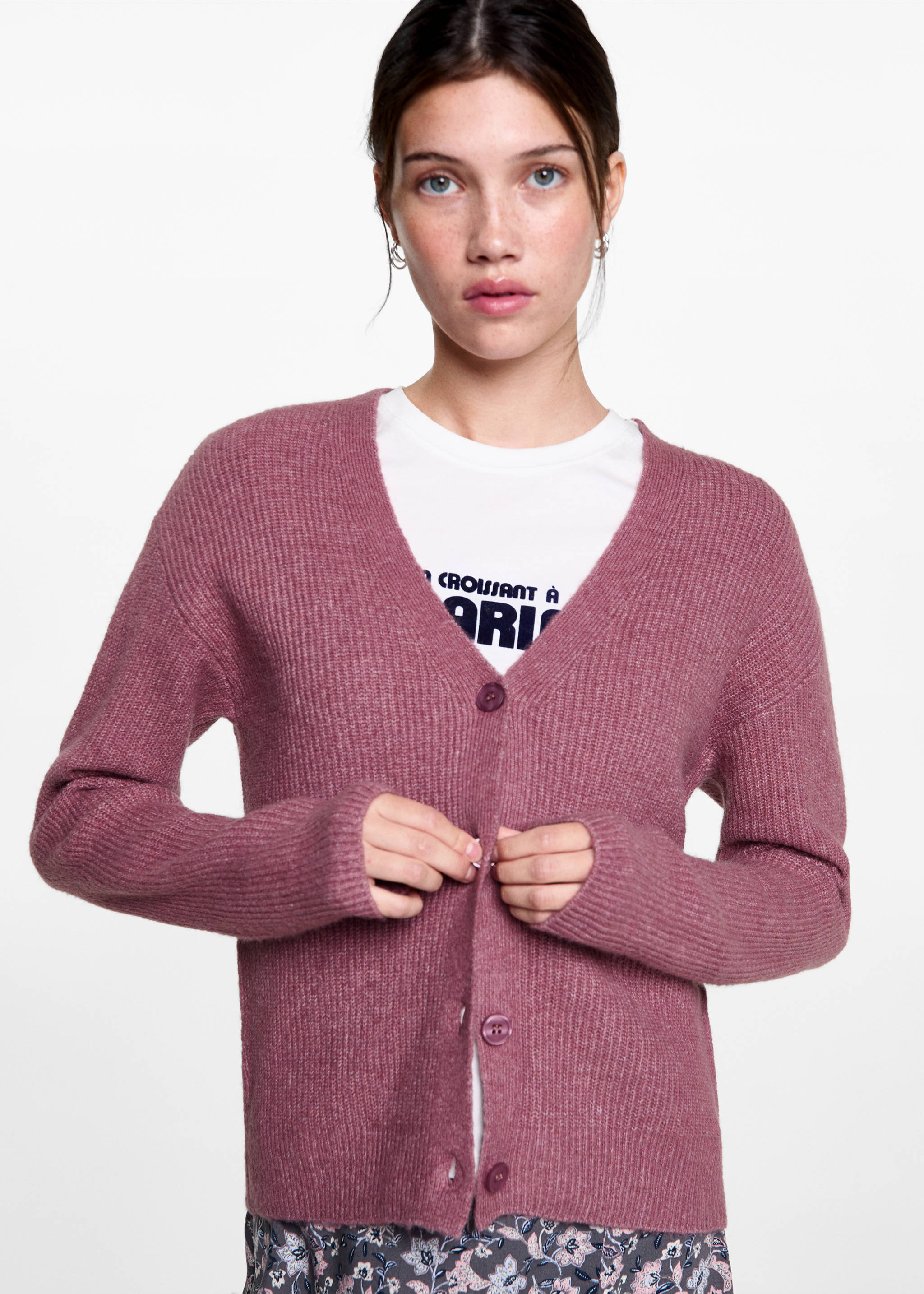 V-neck knitted cardigan - Medium plane, Pastel Pink. Ref: 77046737-00.