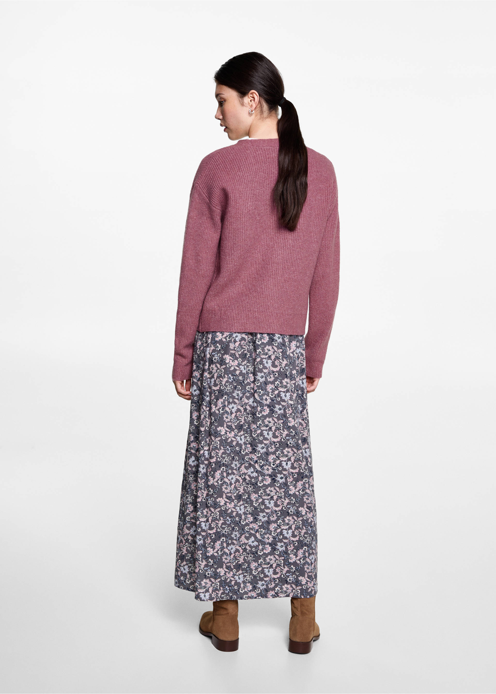 V-neck knitted cardigan - Reverse of the article, Pastel Pink. Ref: 77046737-00.