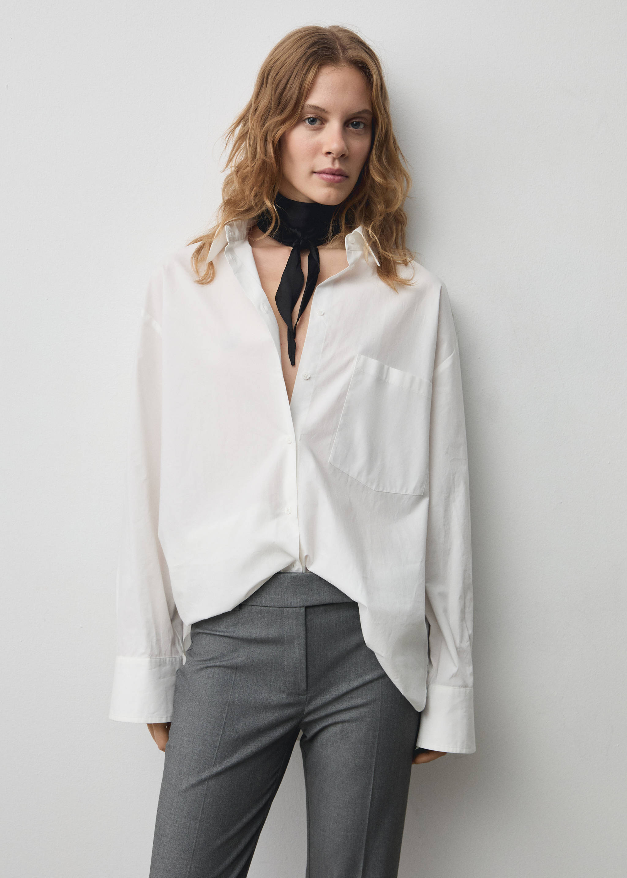 Mid-rise flared trousers - Details of the article 1