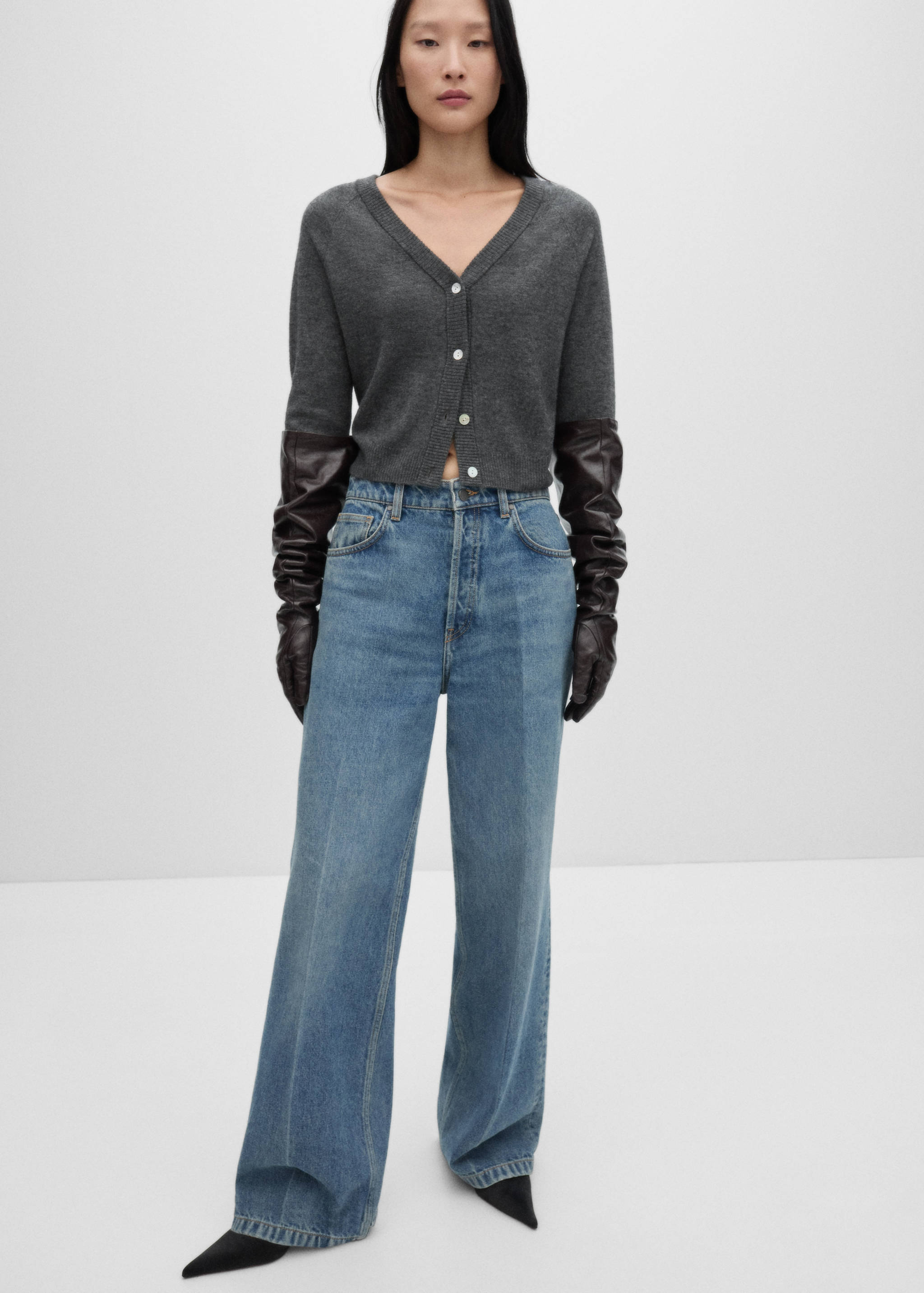 Cárdigan lana botones - Plano medio