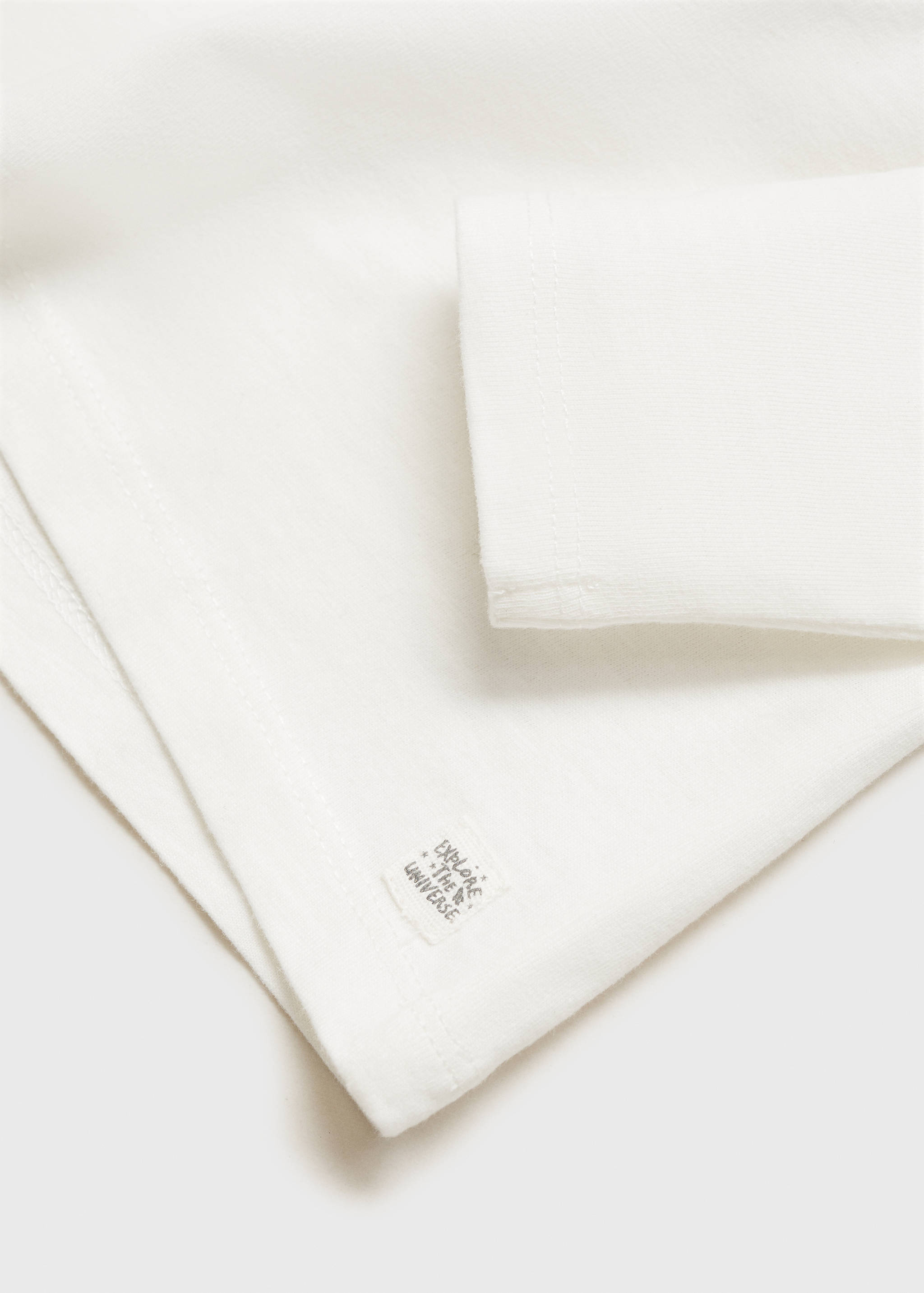 Long-sleeved t-shirt with pocket - Details of the article 0