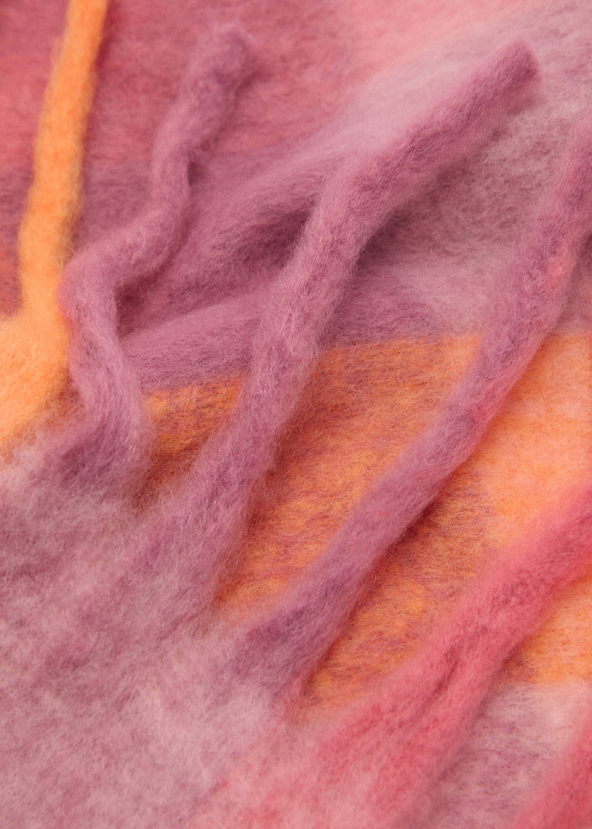 Karierter Schal mit Fransen - Mittlere Ansicht