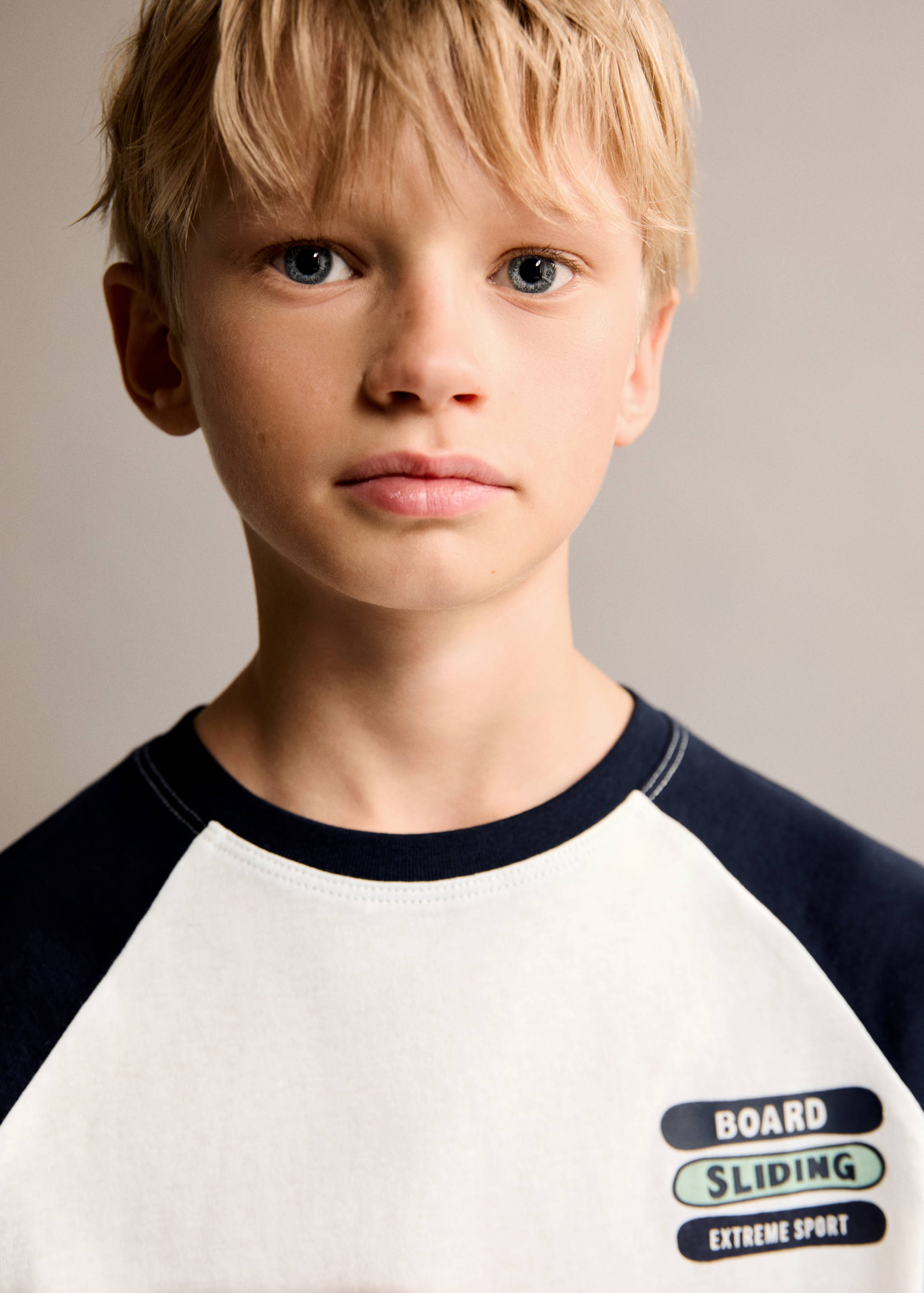 Contrasting cotton-blend T-shirt - Details of the article 1