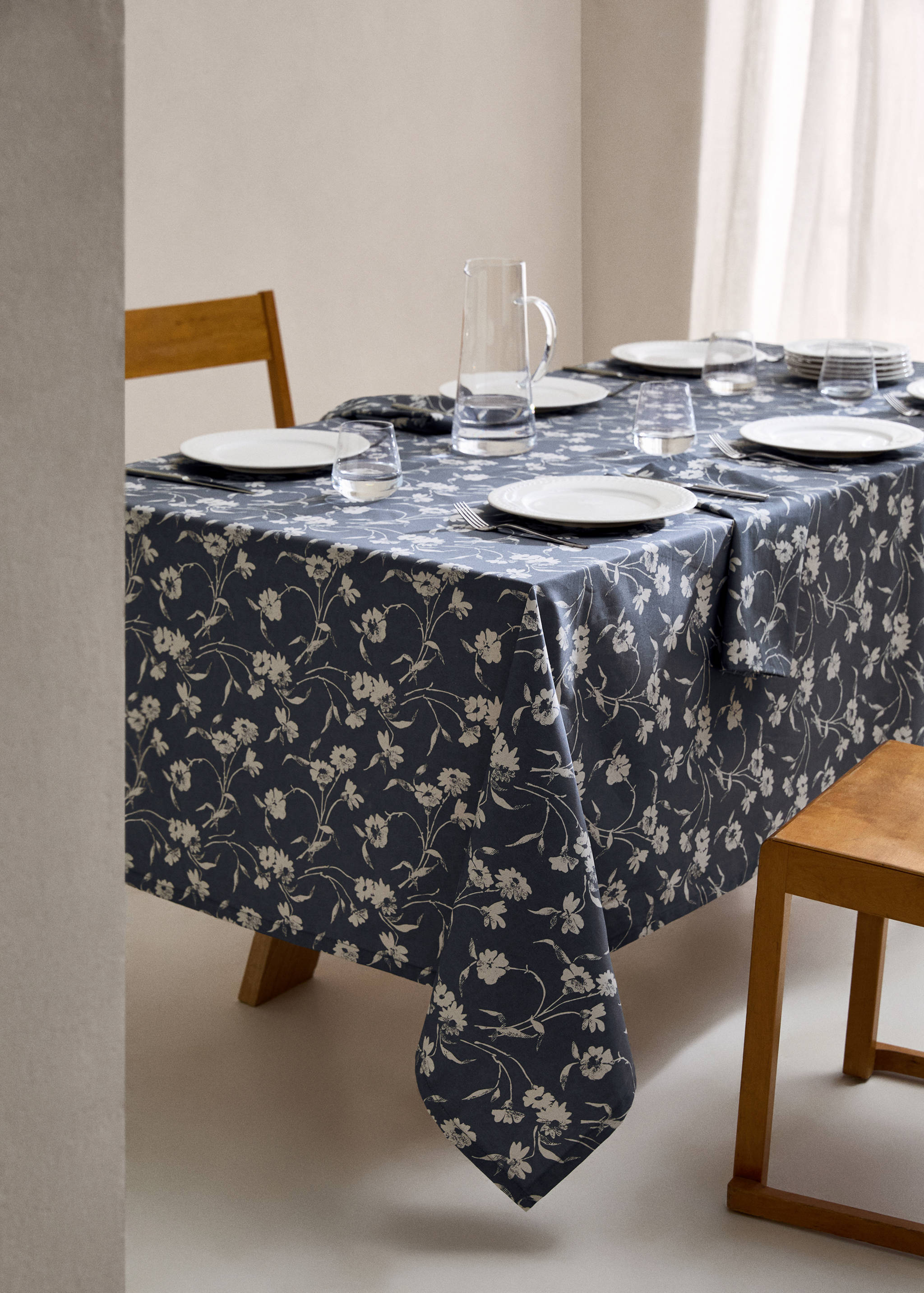 Nappe enduite coton fleuri pour 2 à 4 convives - Plan général