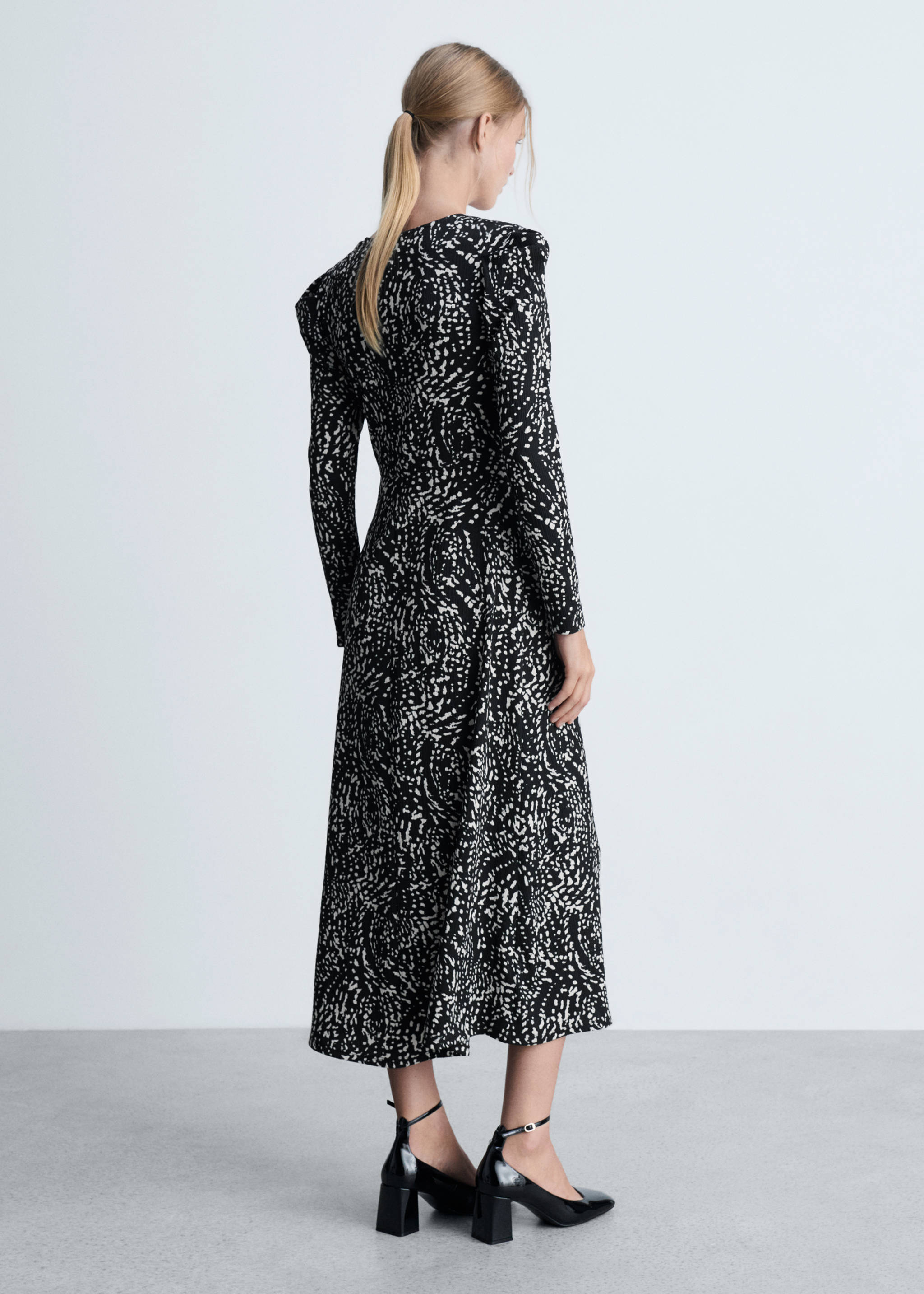 Robe imprimée manches bouffantes - Verso de l’article