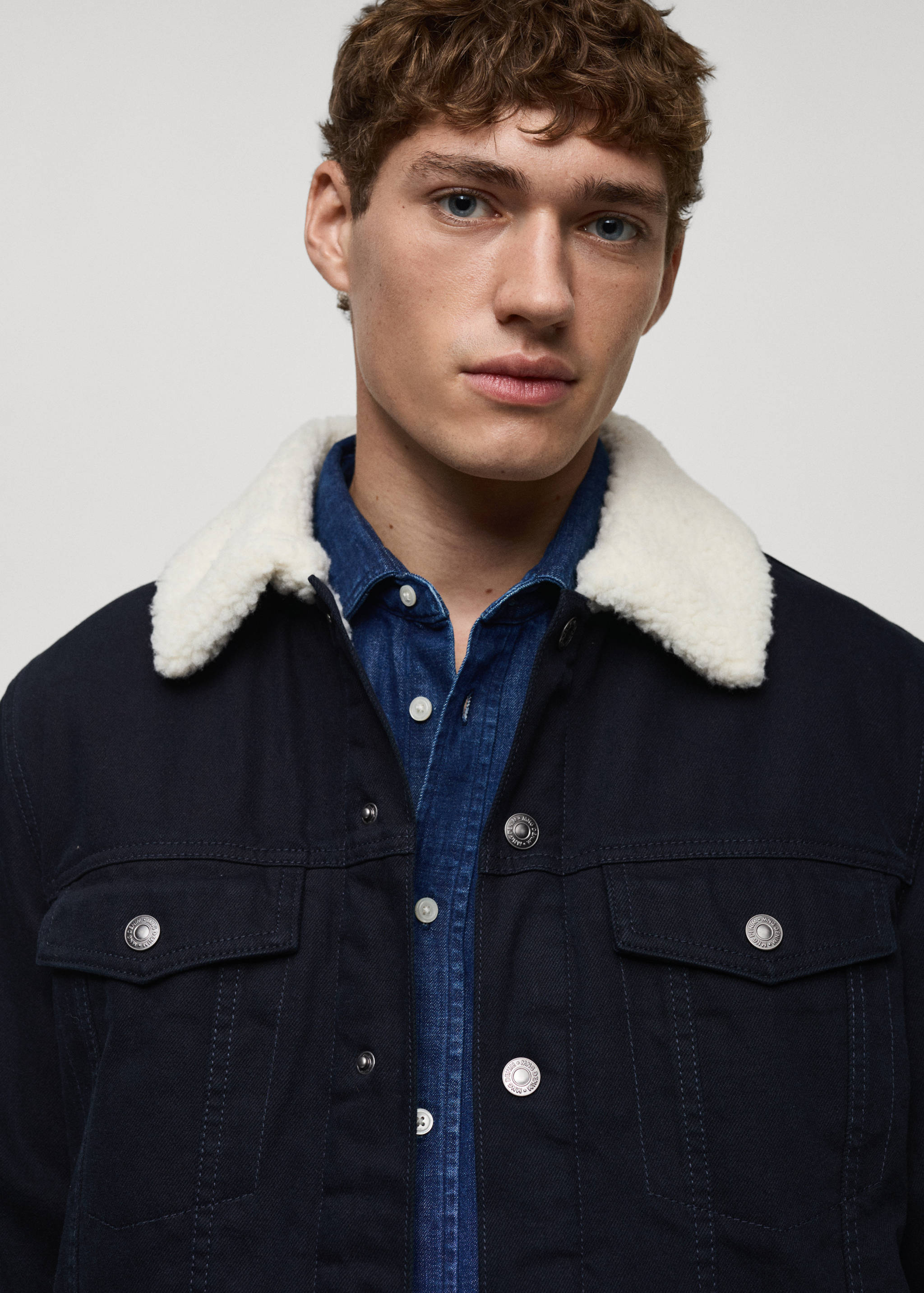 Denim jacket with sheepskin collar - Details of the article 1