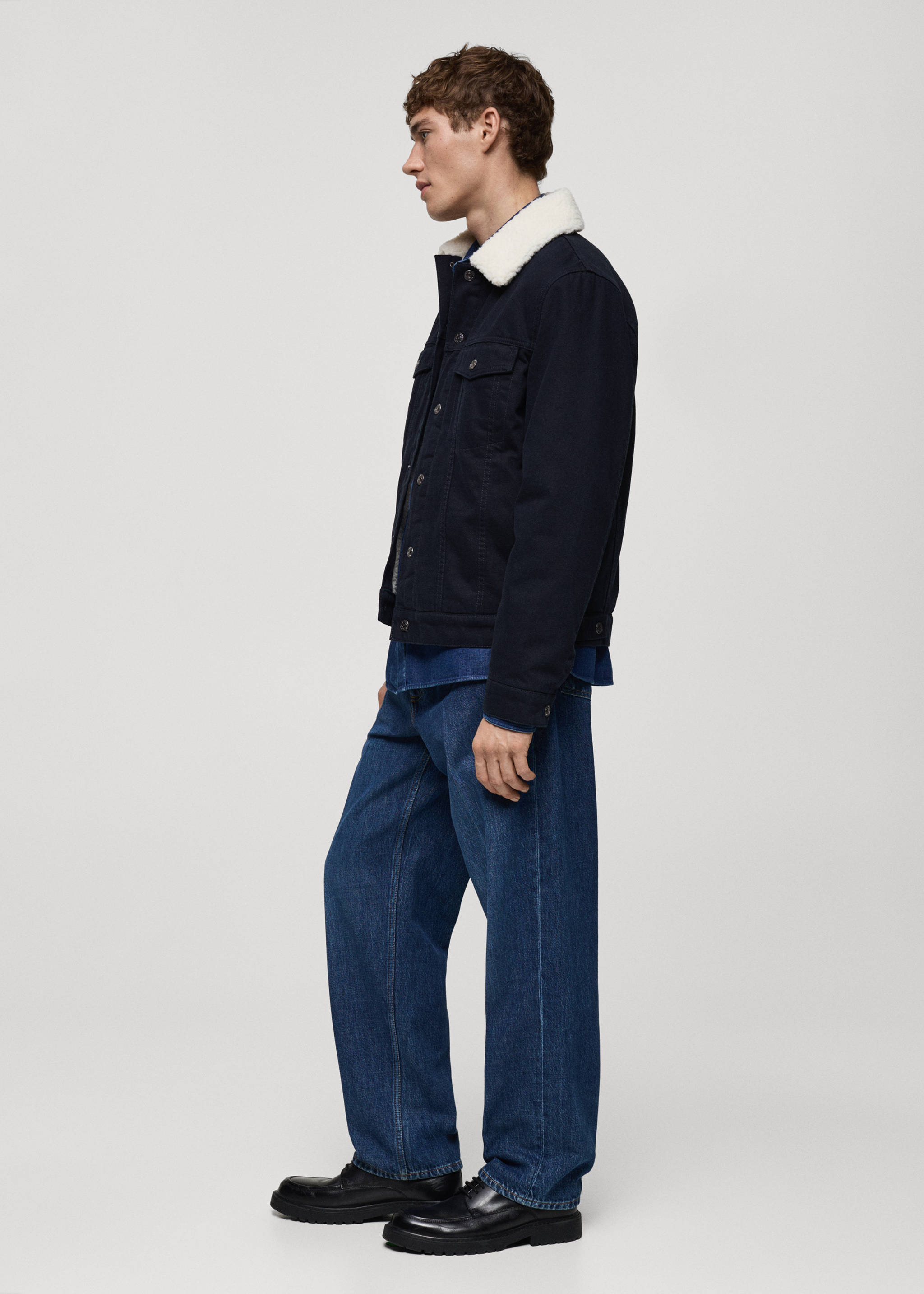 Denim jacket with sheepskin collar - Details of the article 2