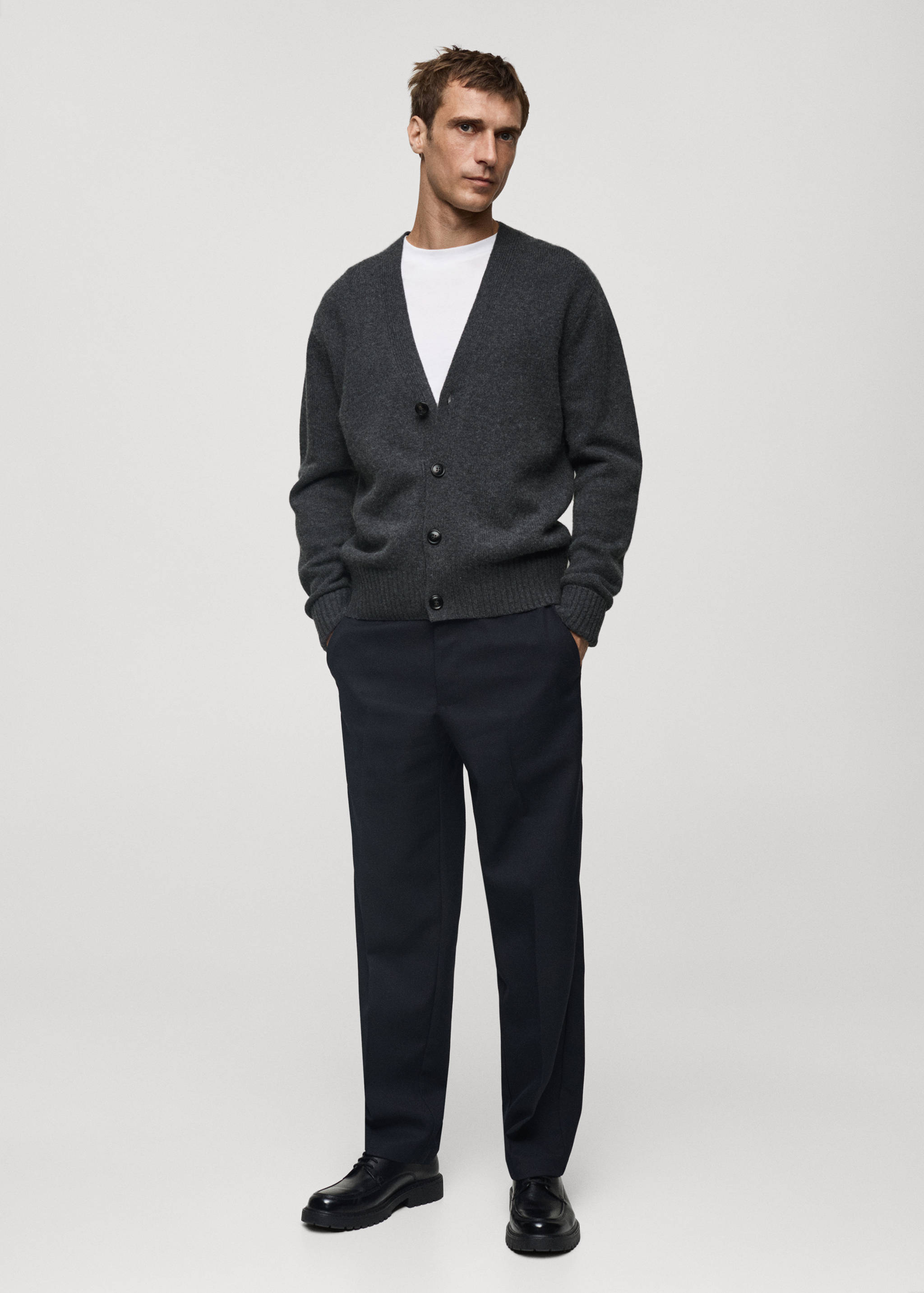 Medium-knit wool cardigan - General plane