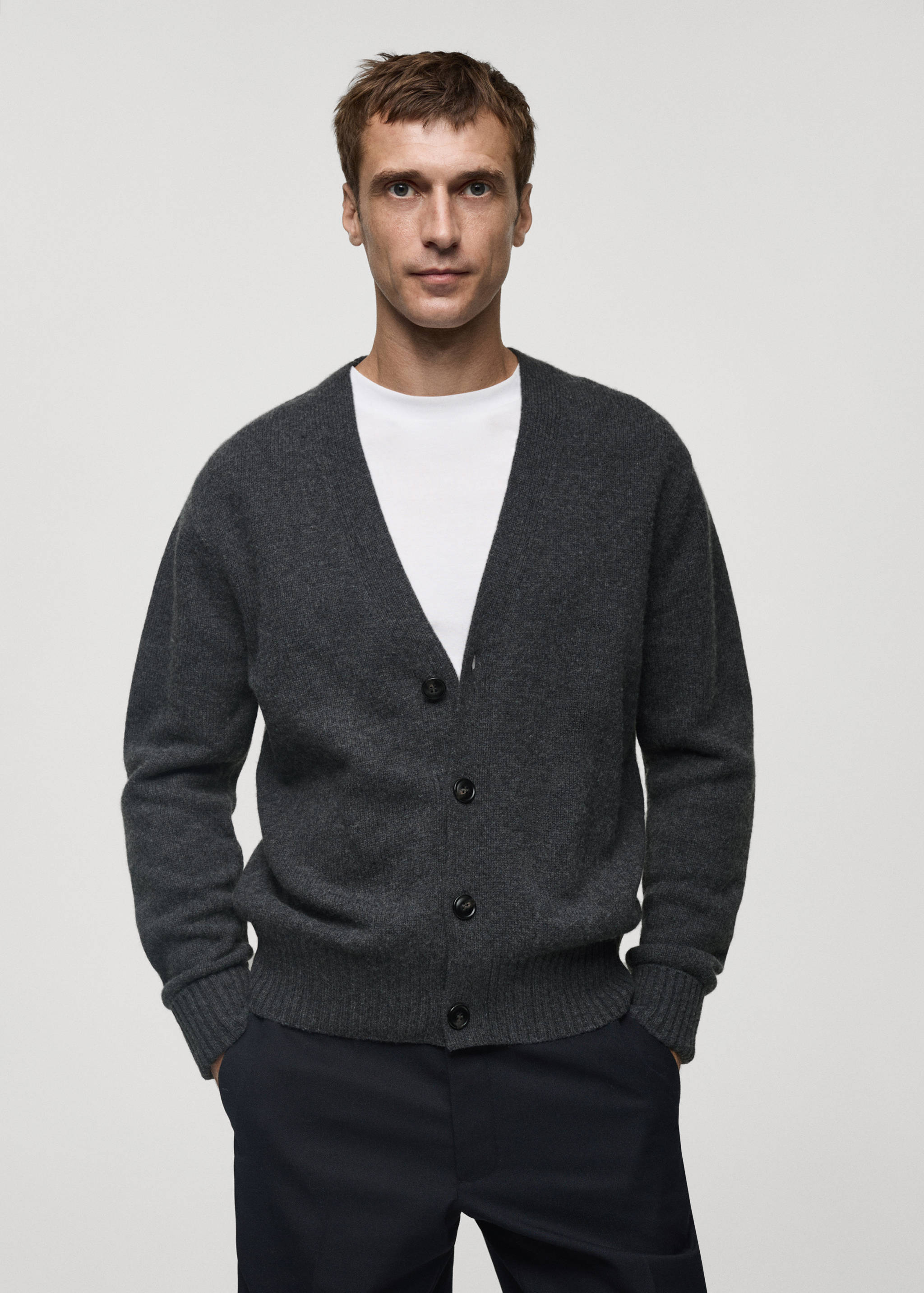 Medium-knit wool cardigan - Medium plane
