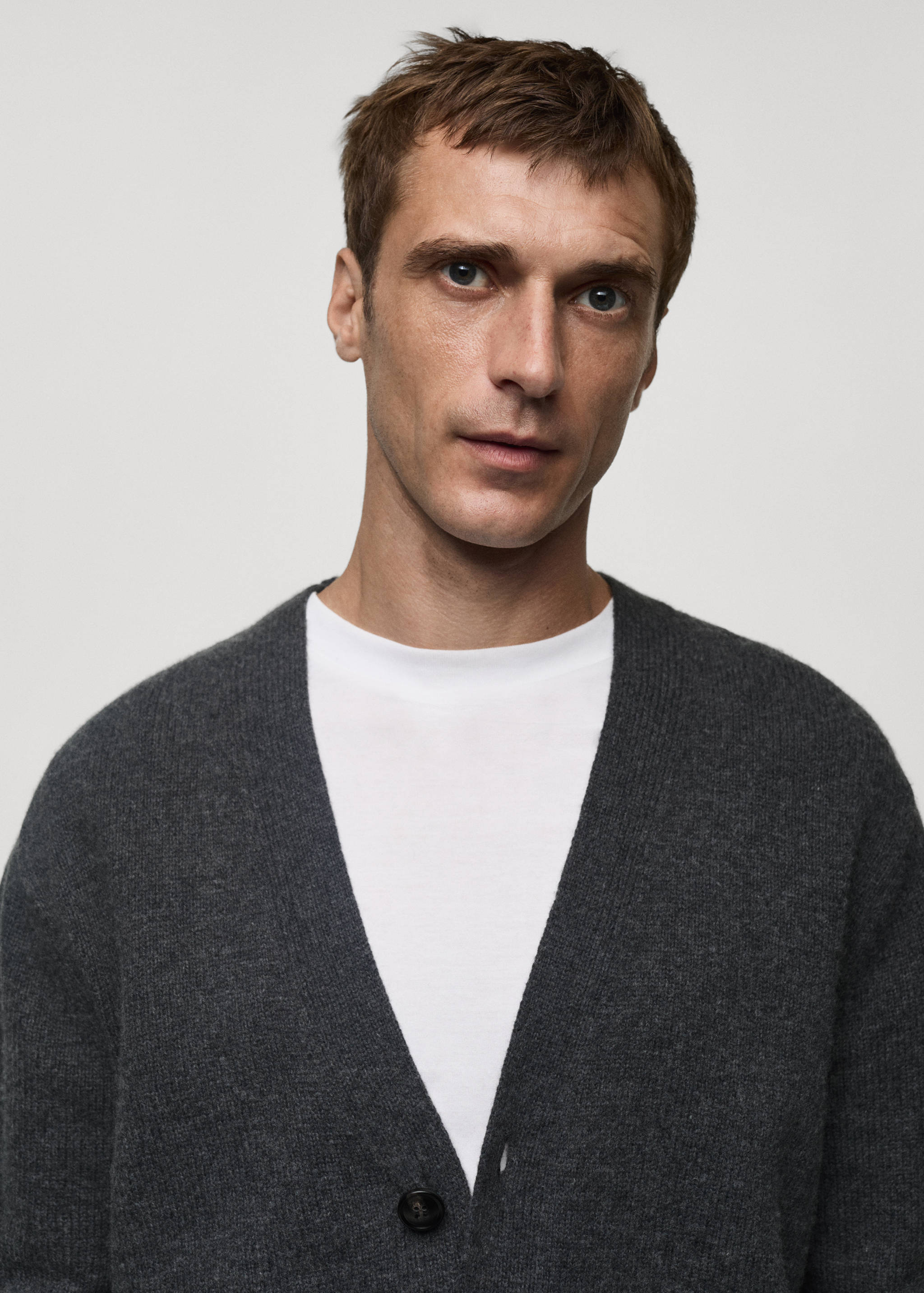 Medium-knit wool cardigan - Details of the article 1