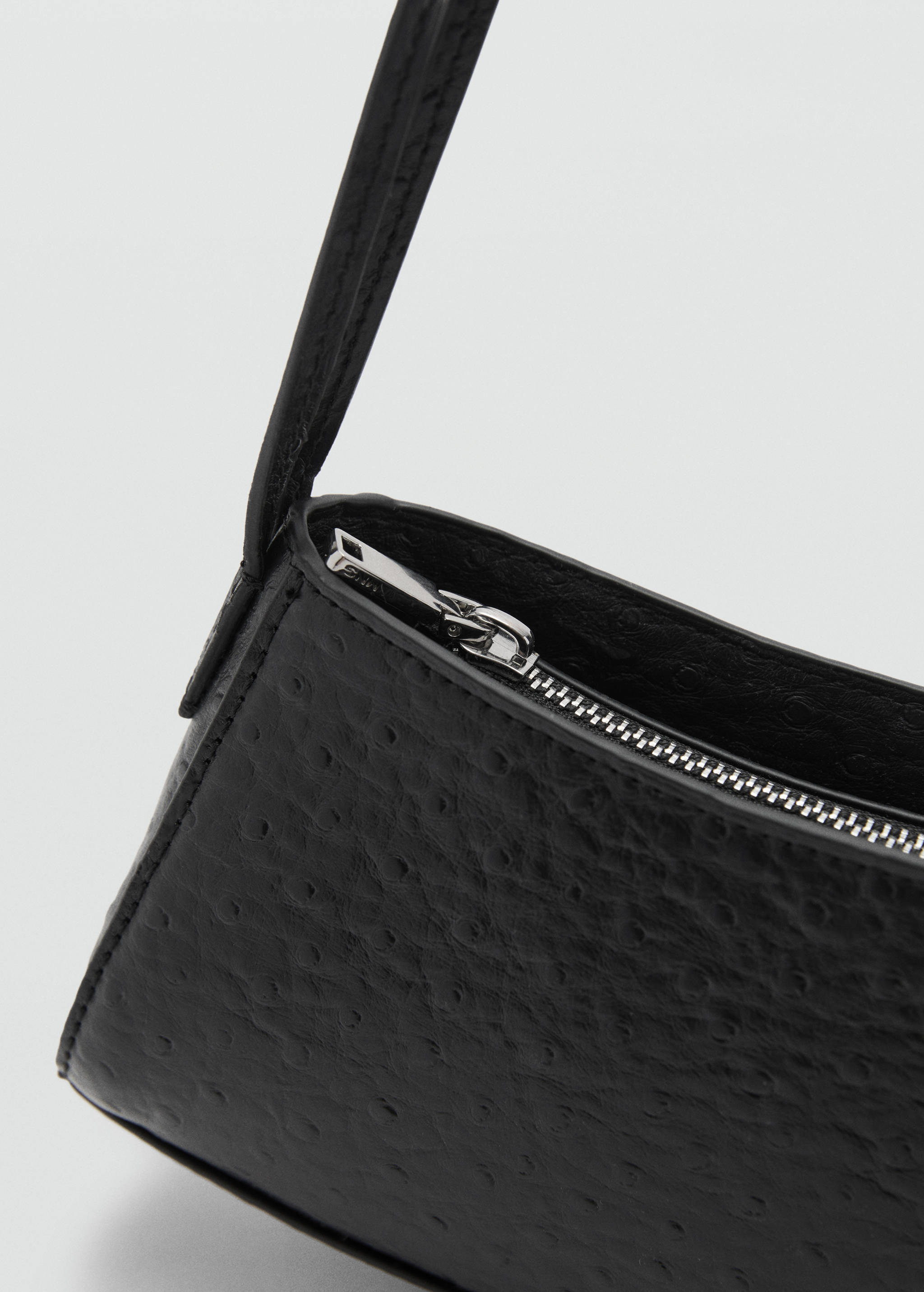Oval textured bag - Details of the article 2