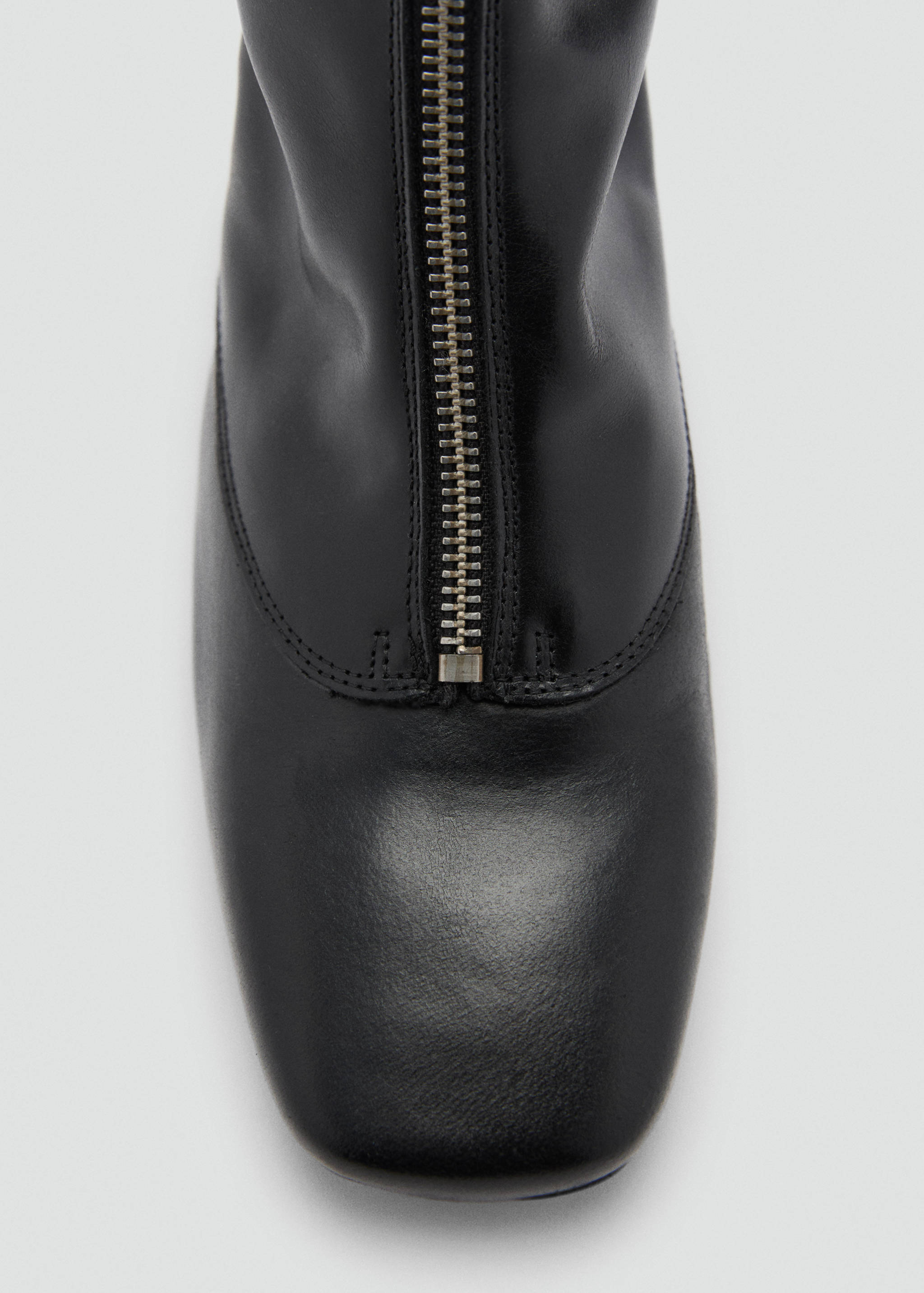 Zipper leather boots - Details of the article 2