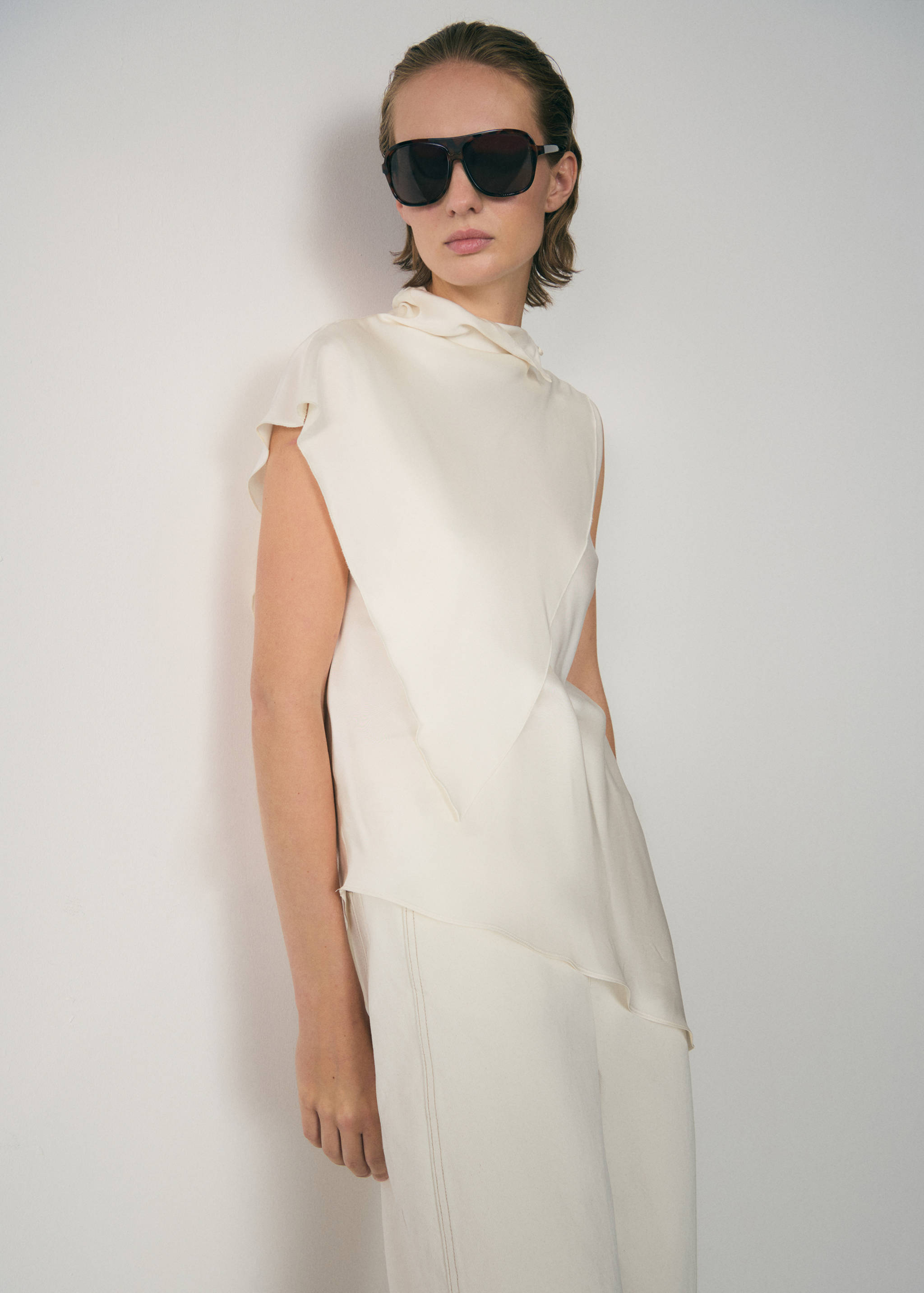 Asymmetric satin blouse - Medium plane