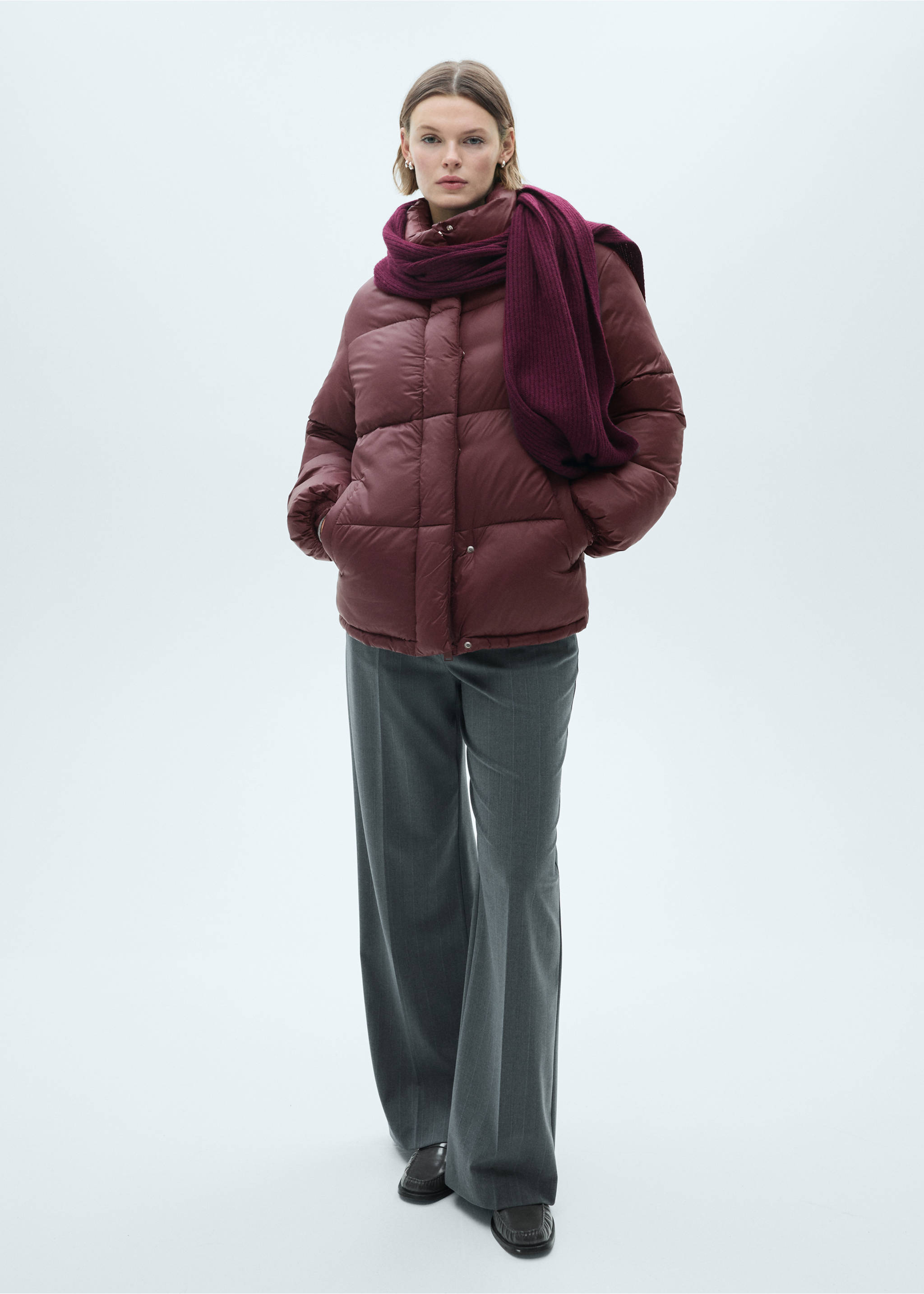 Anorak corto acolchado - Plano general, Granate. Ref: 77048263-00.