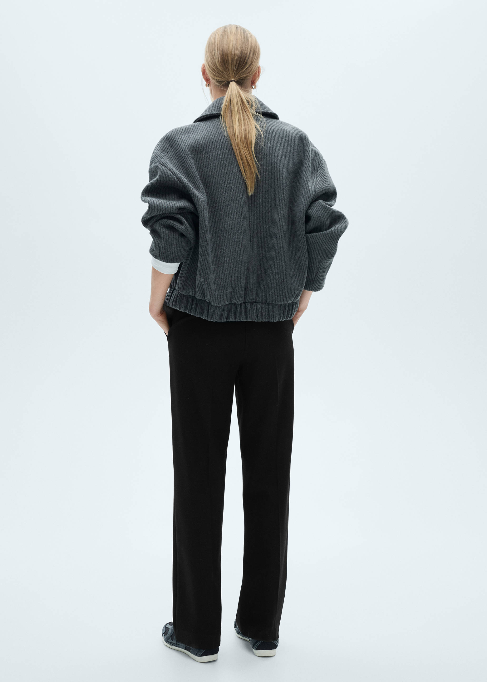 Soepelvallende straight-fit broek - Achterkant van het artikel