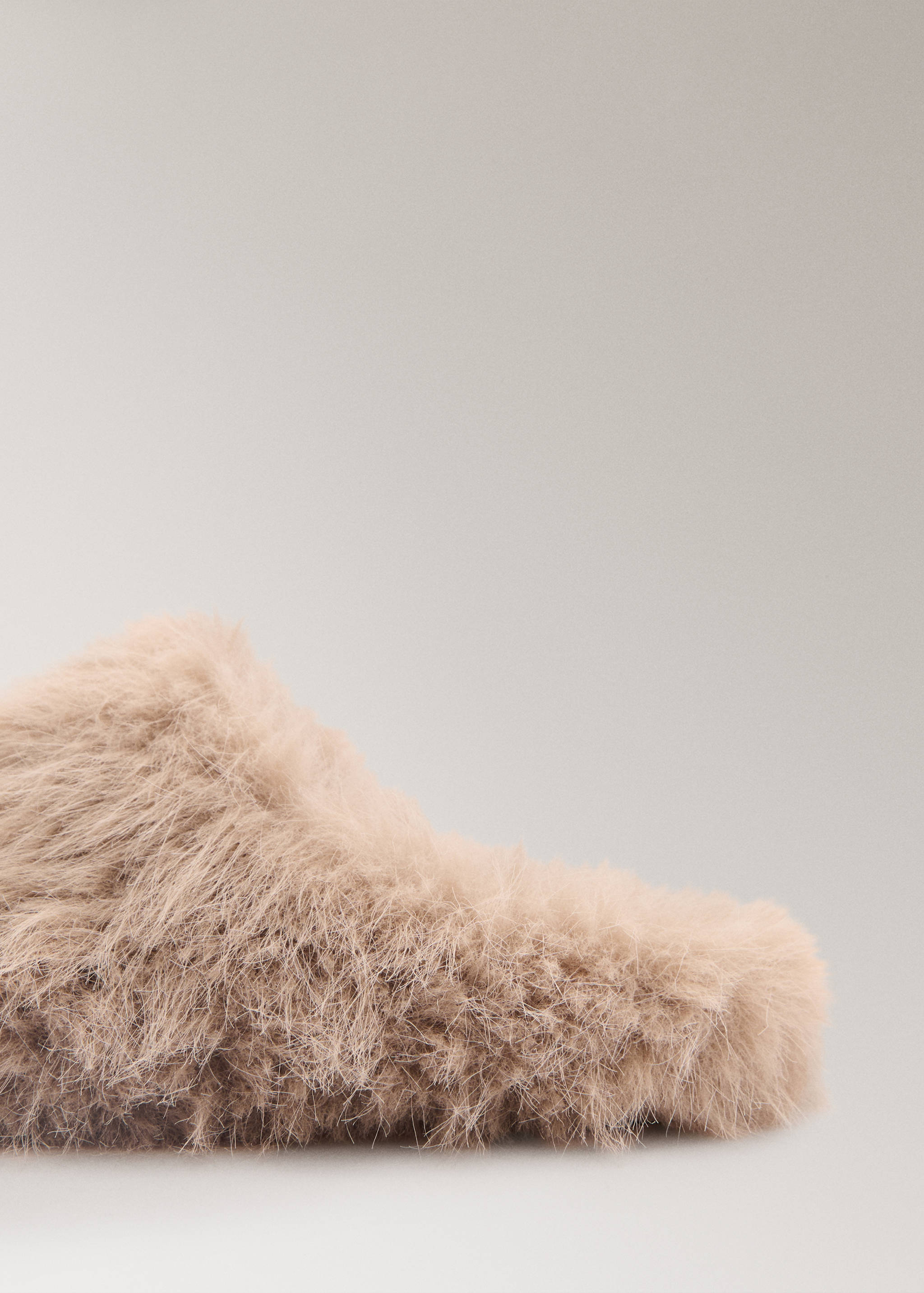 Slippers with faux-fur - Details of the article 1