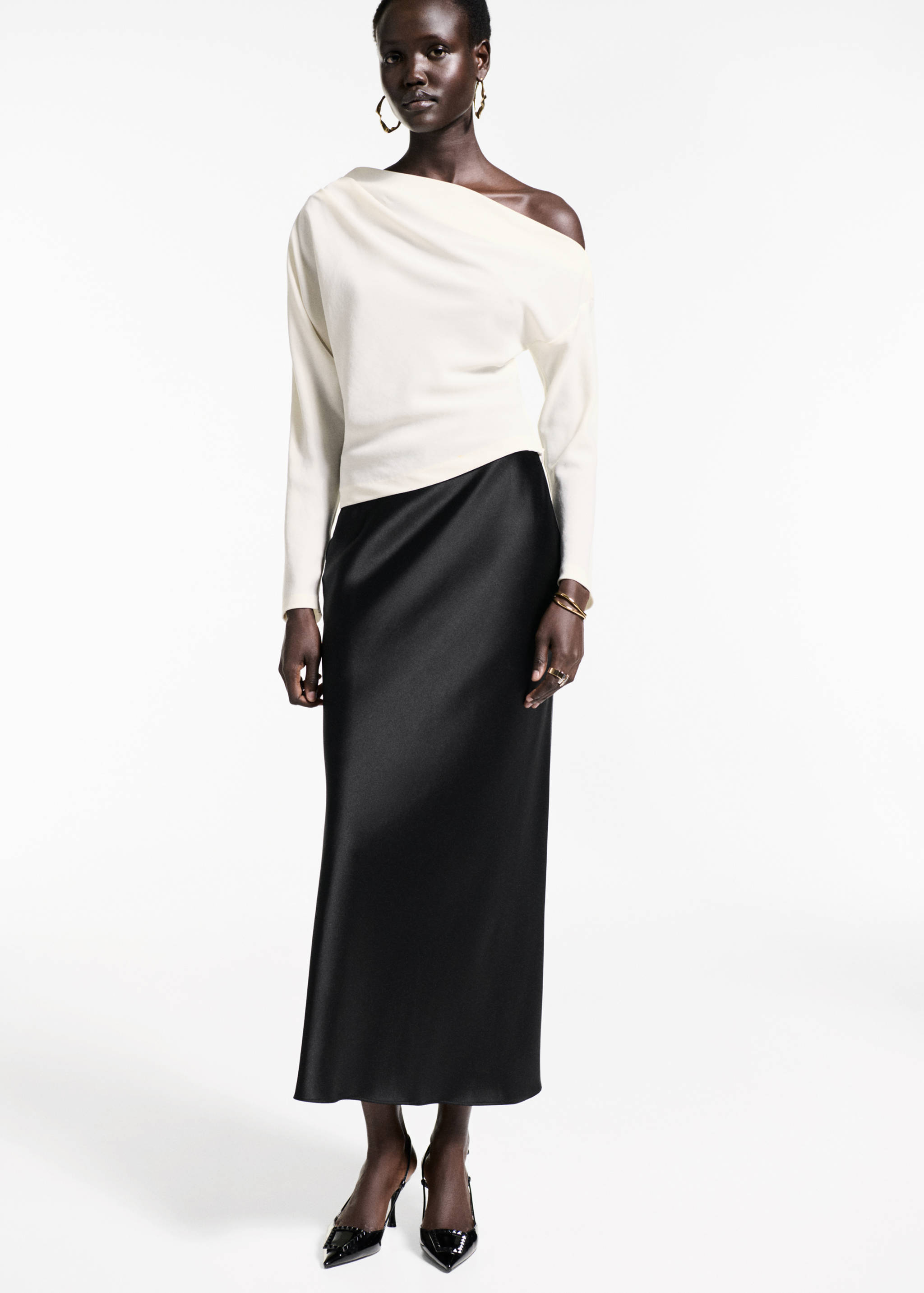 Asymmetrical blouse with ruched detail - General plane