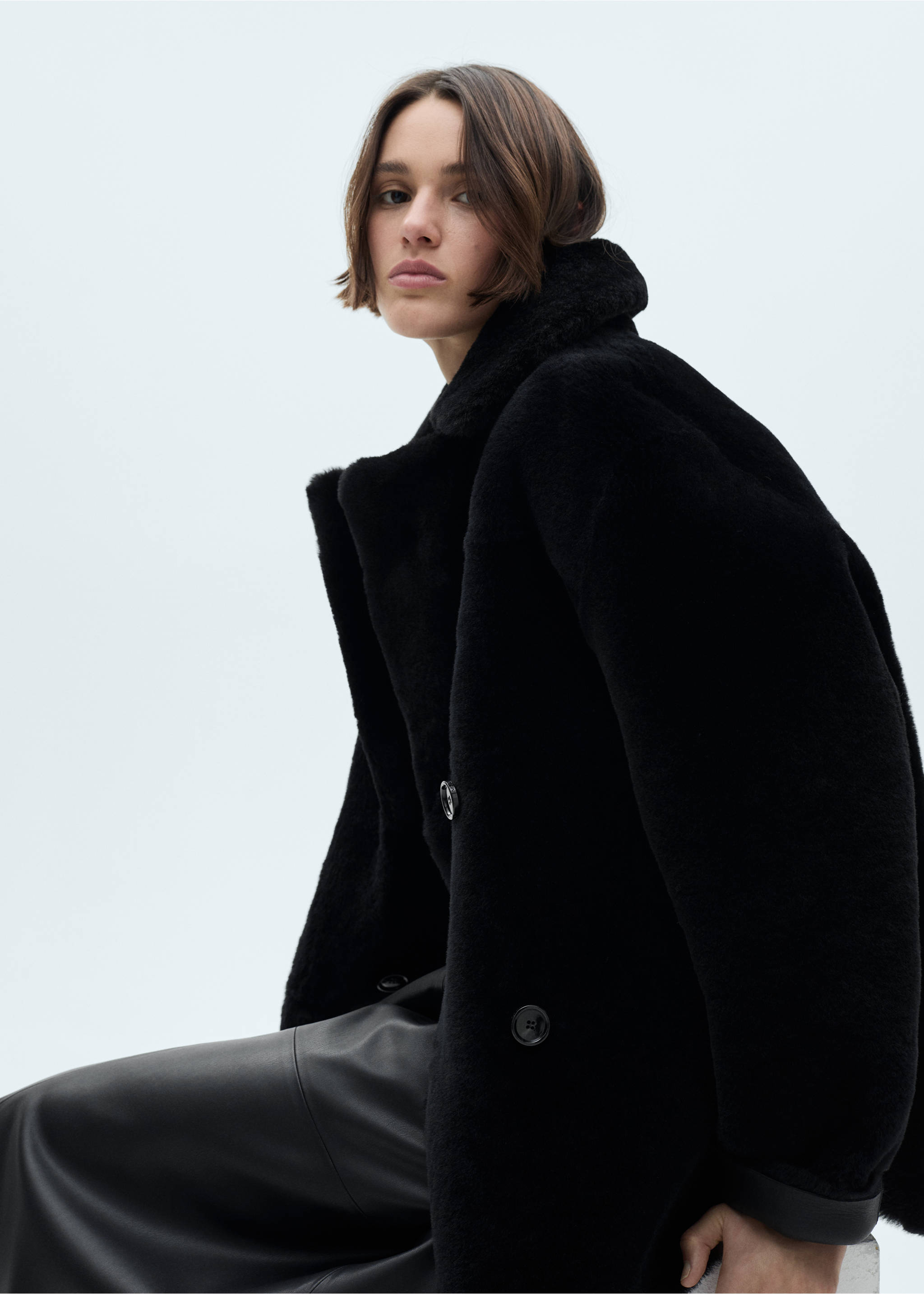 Double-breasted leather coat - Details of the article 4, Black. Ref: 77049064-00.