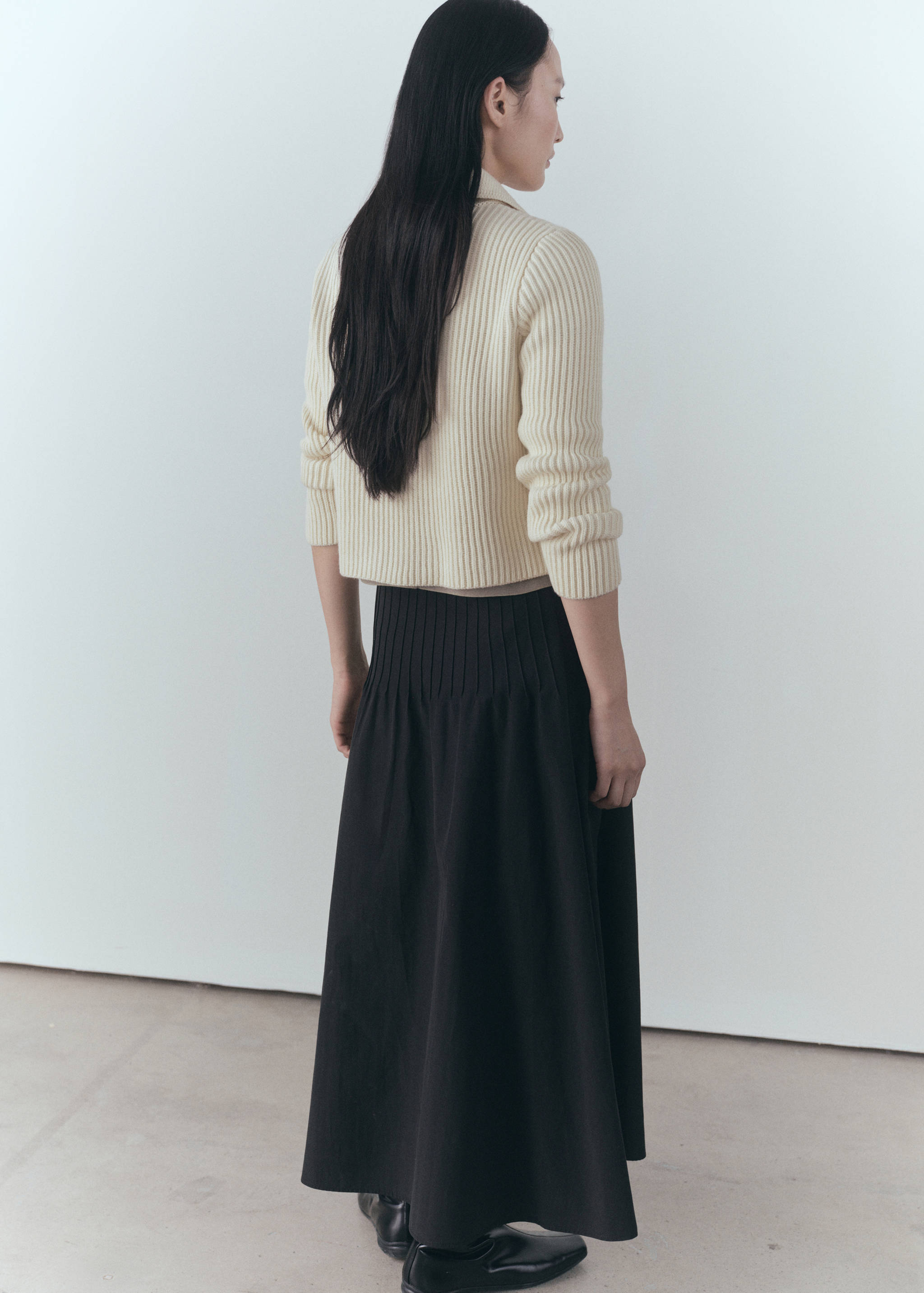 Ribbed jacket with buttons - Reverse of the article