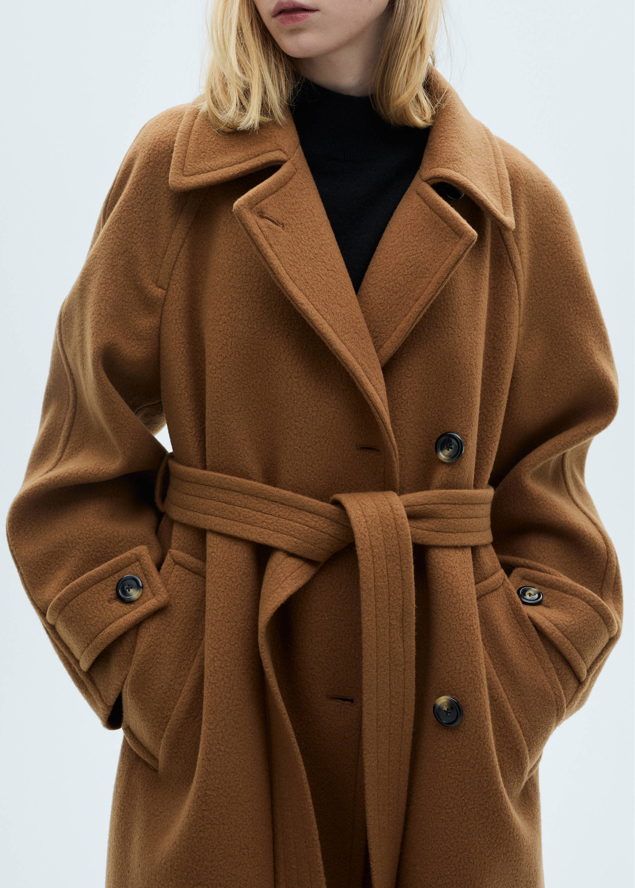 Woollen coat with belt - Details of the article 3