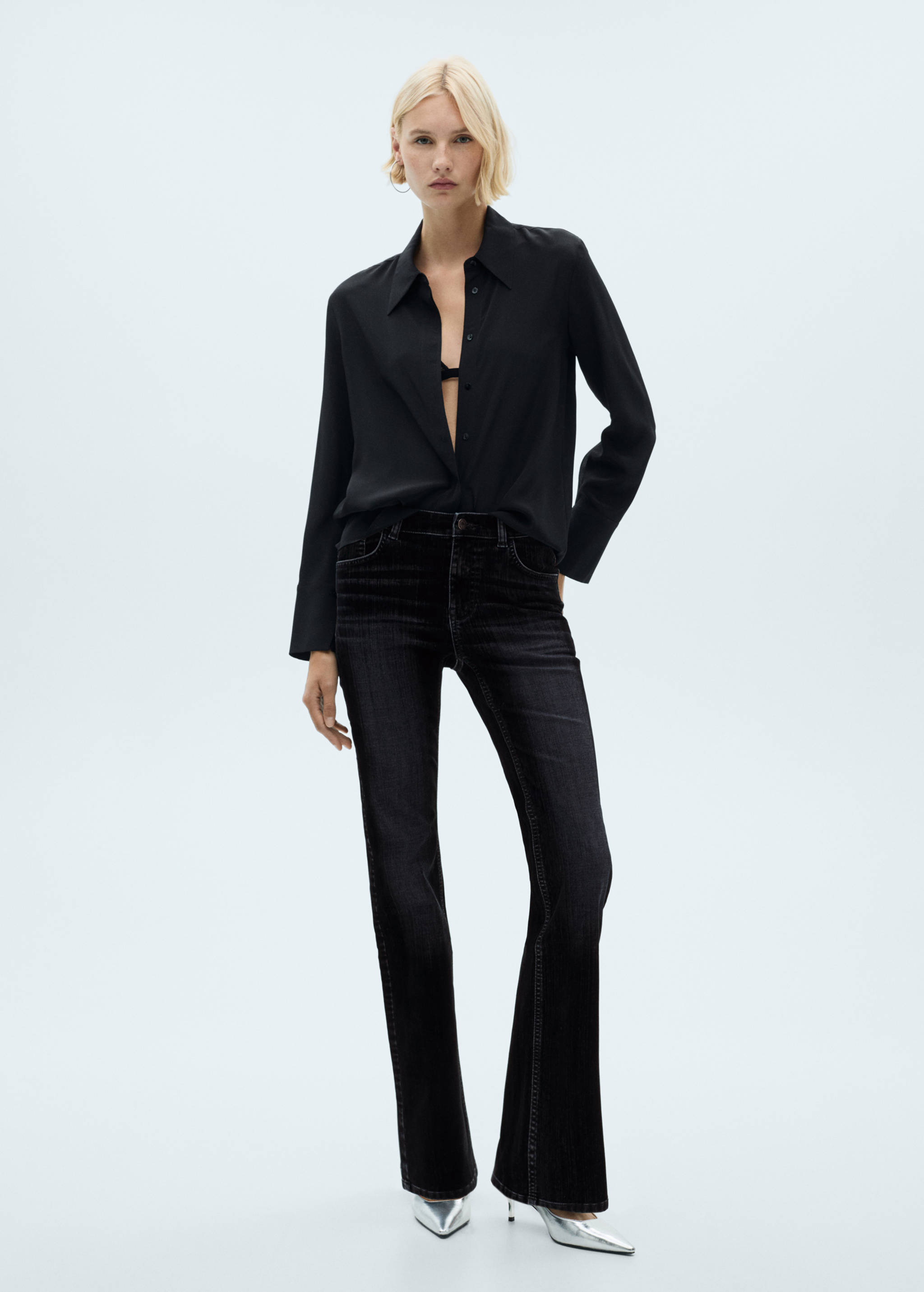 Low-rise flared jeans - General plane