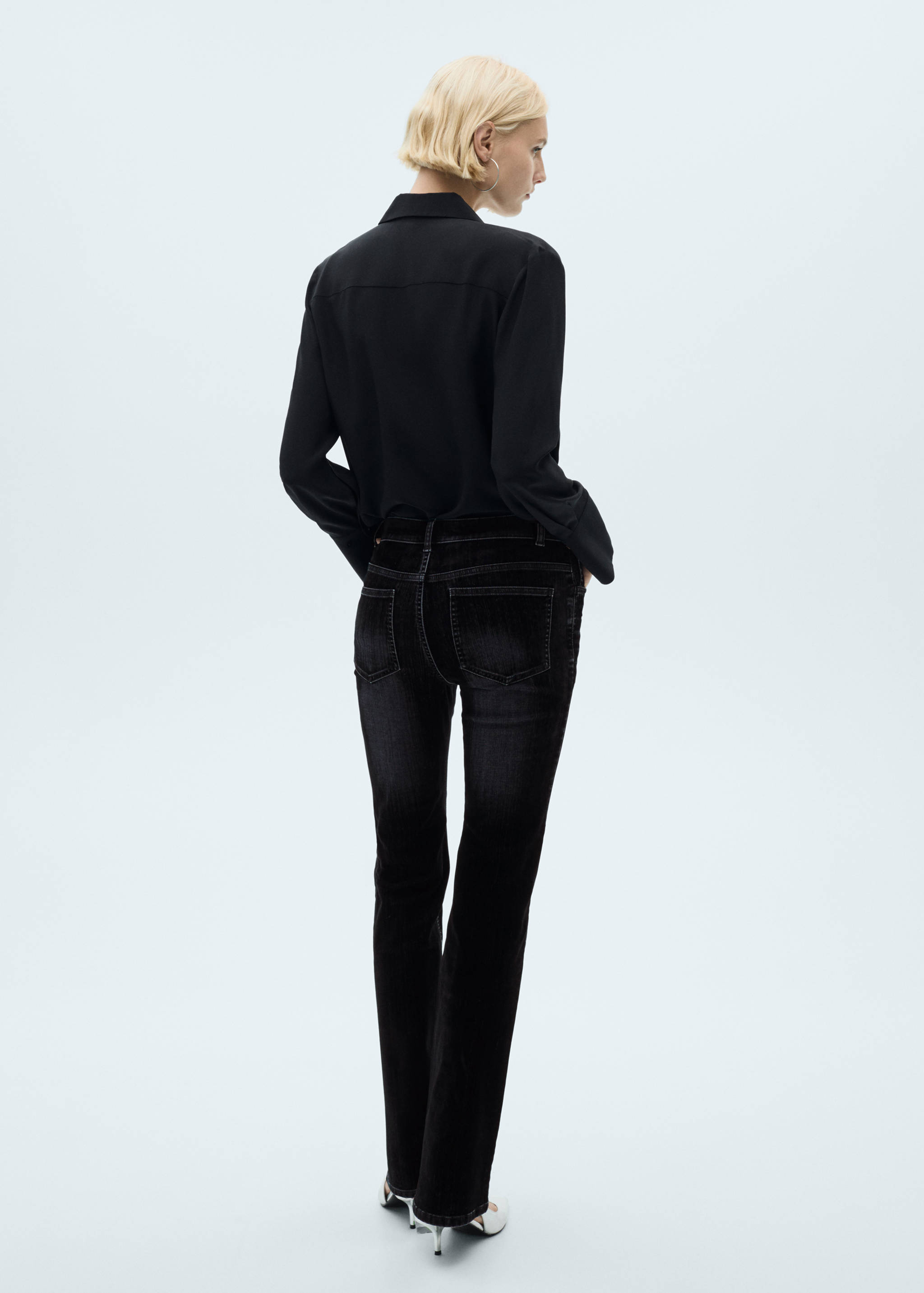 Low-rise flared jeans - Reverse of the article