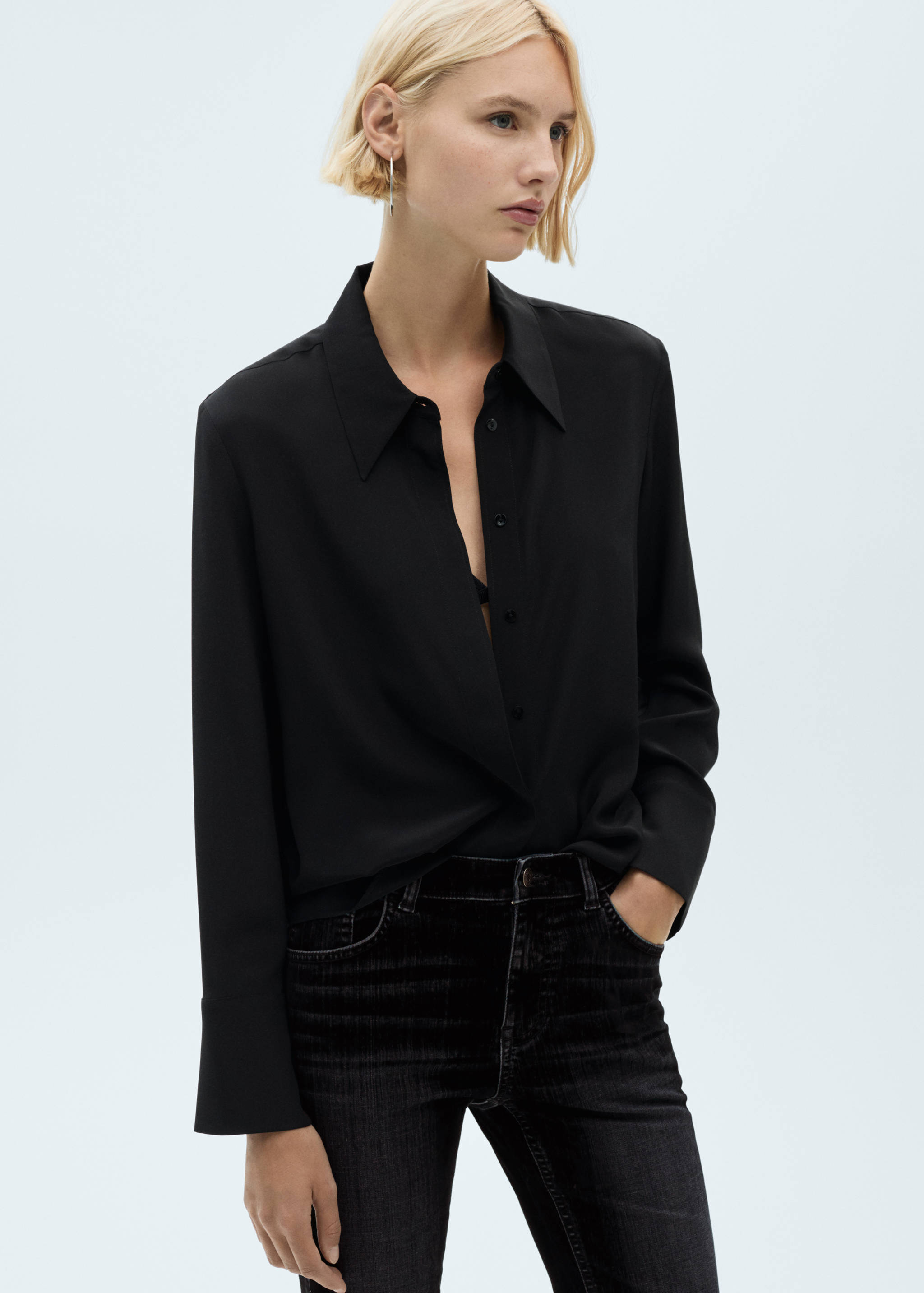 Low-rise flared jeans - Details of the article 1