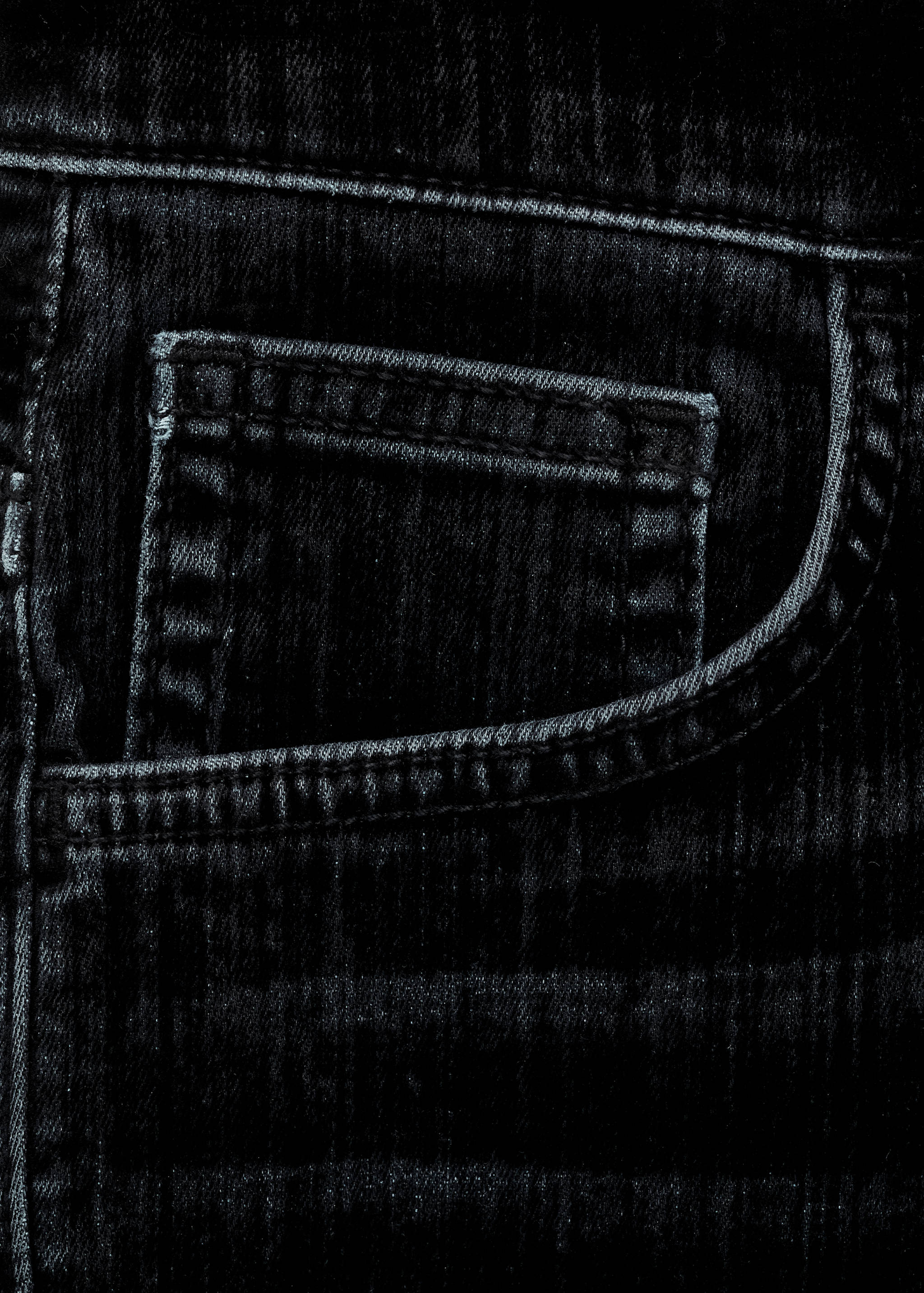 Low-rise flared jeans - Details of the article 8