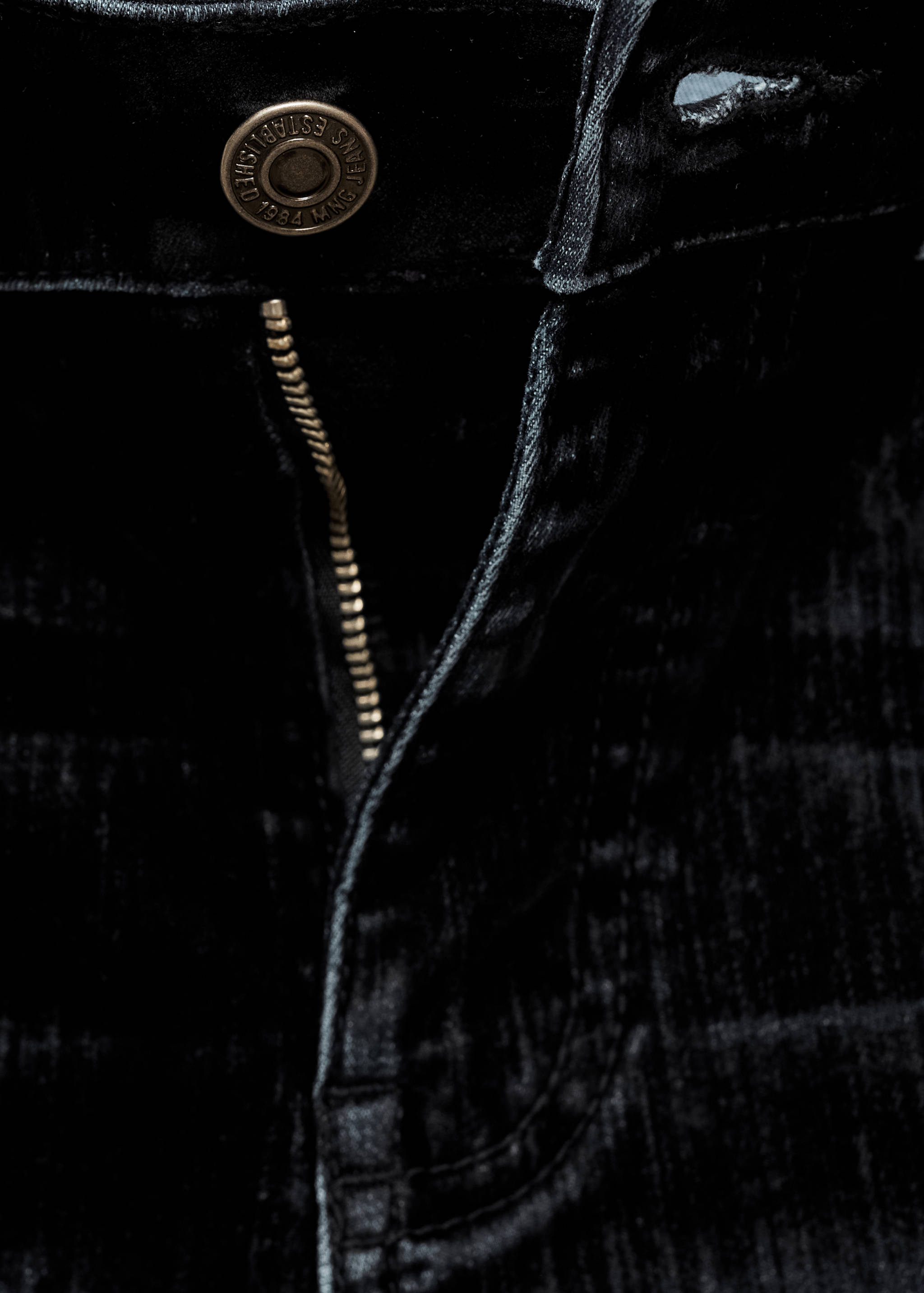 Low-rise flared jeans - Details of the article 0