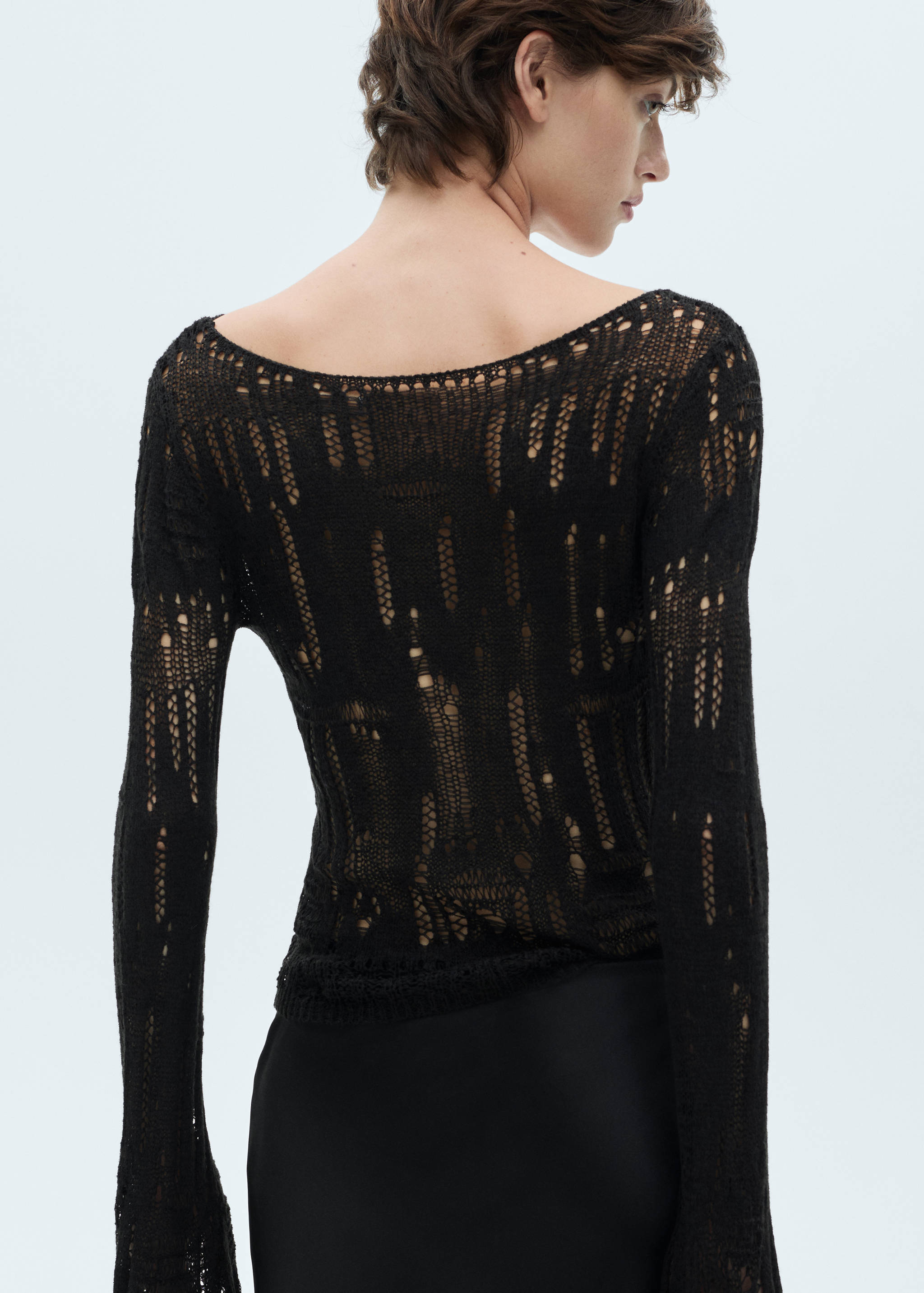 Flared sleeve unstitched knit sweater - Reverse of the article