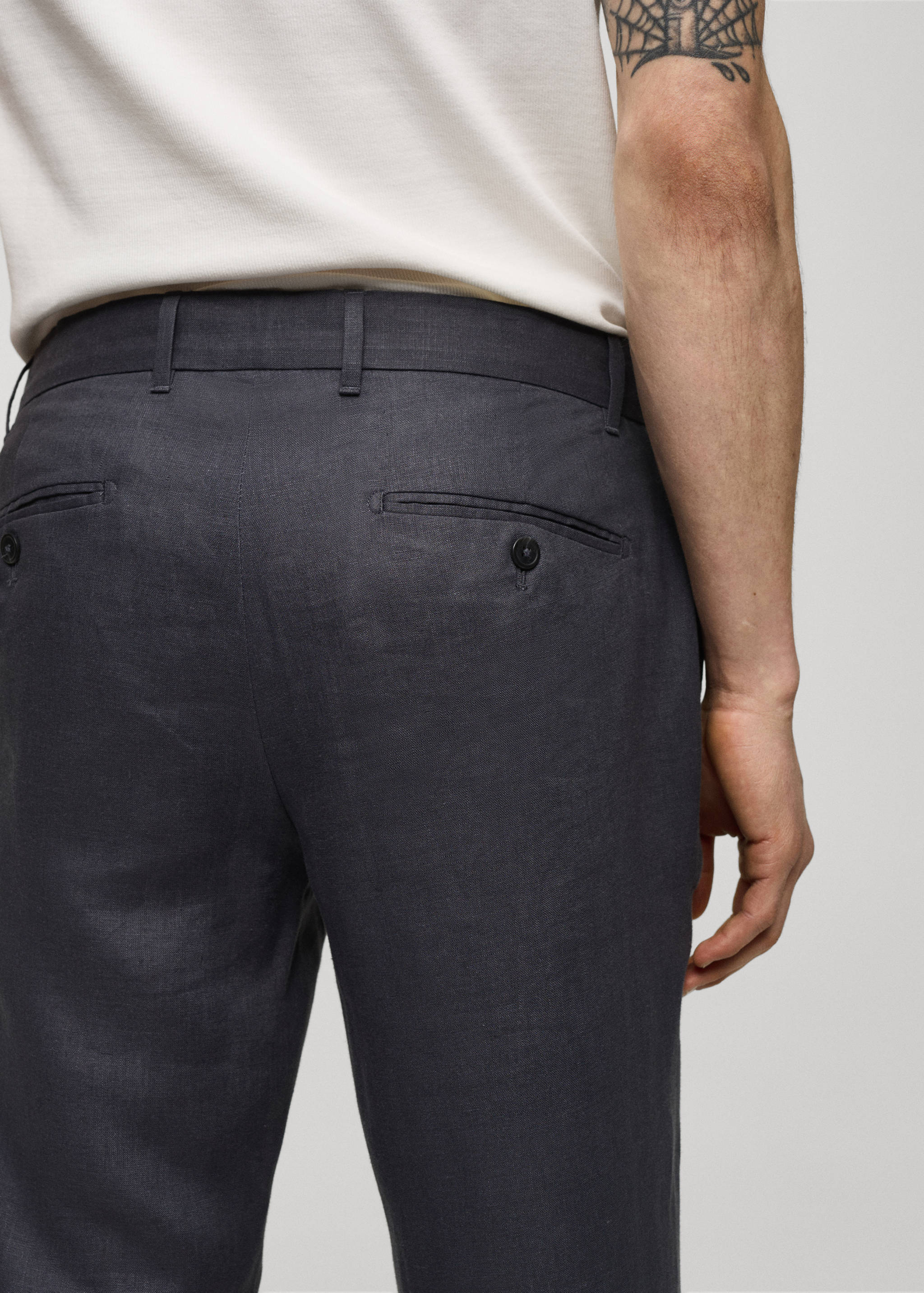 Slim-fit 100% linen trousers - Details of the article 6