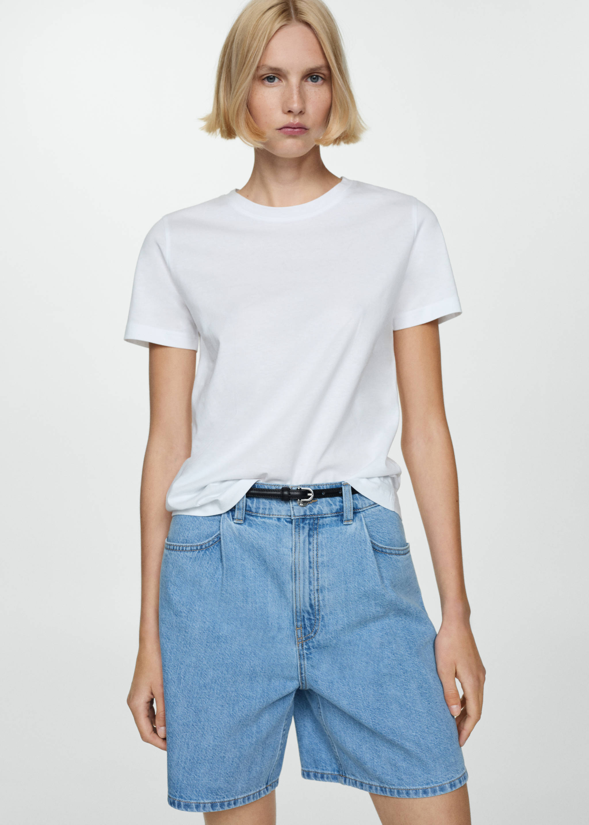 Denim shorts with pleats - Details of the article 1