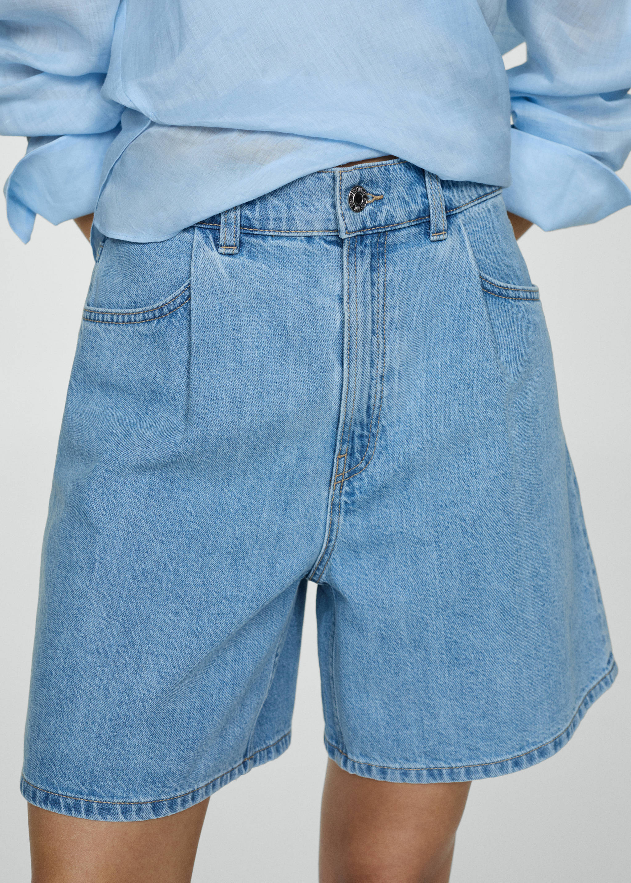 Denim shorts with pleats - Details of the article 6