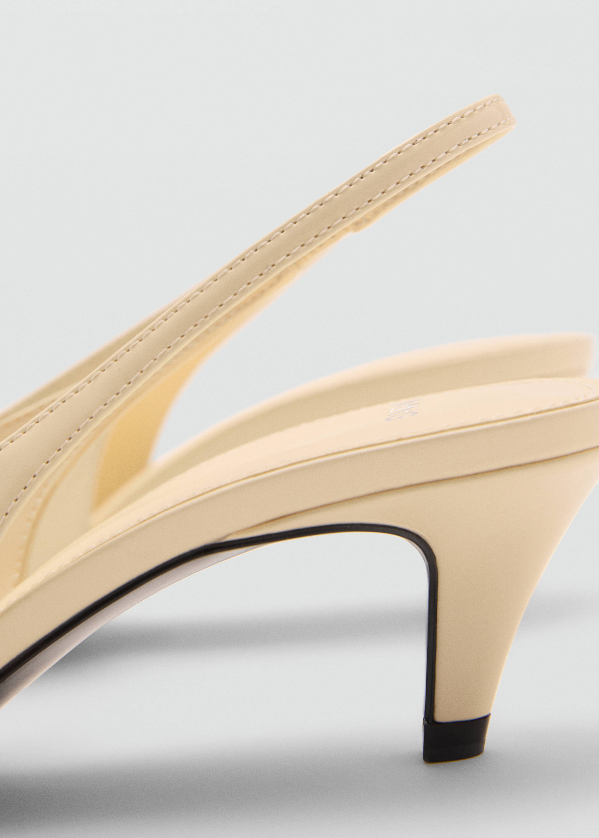 sling back heel shoes - Details of the article 1