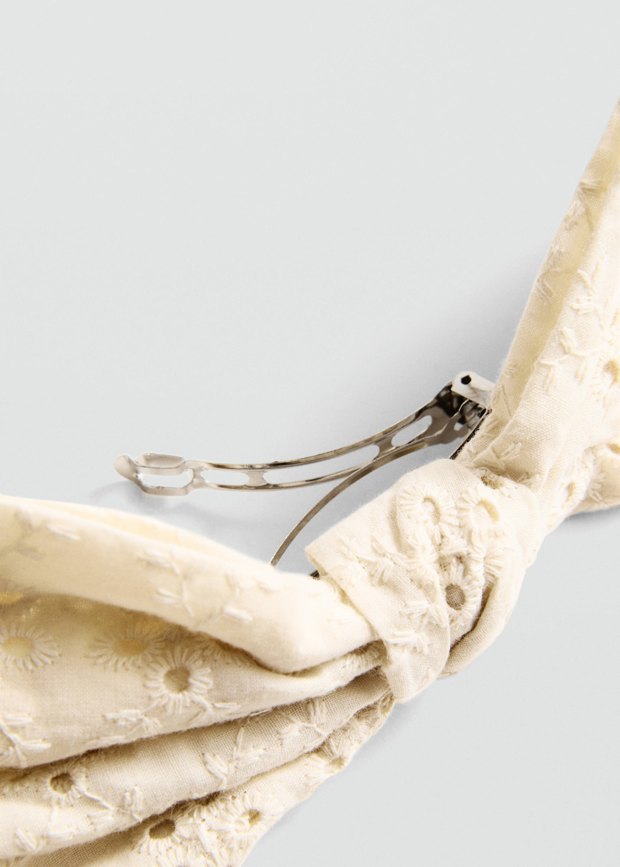 Barrette nœud broderie - Plan moyen