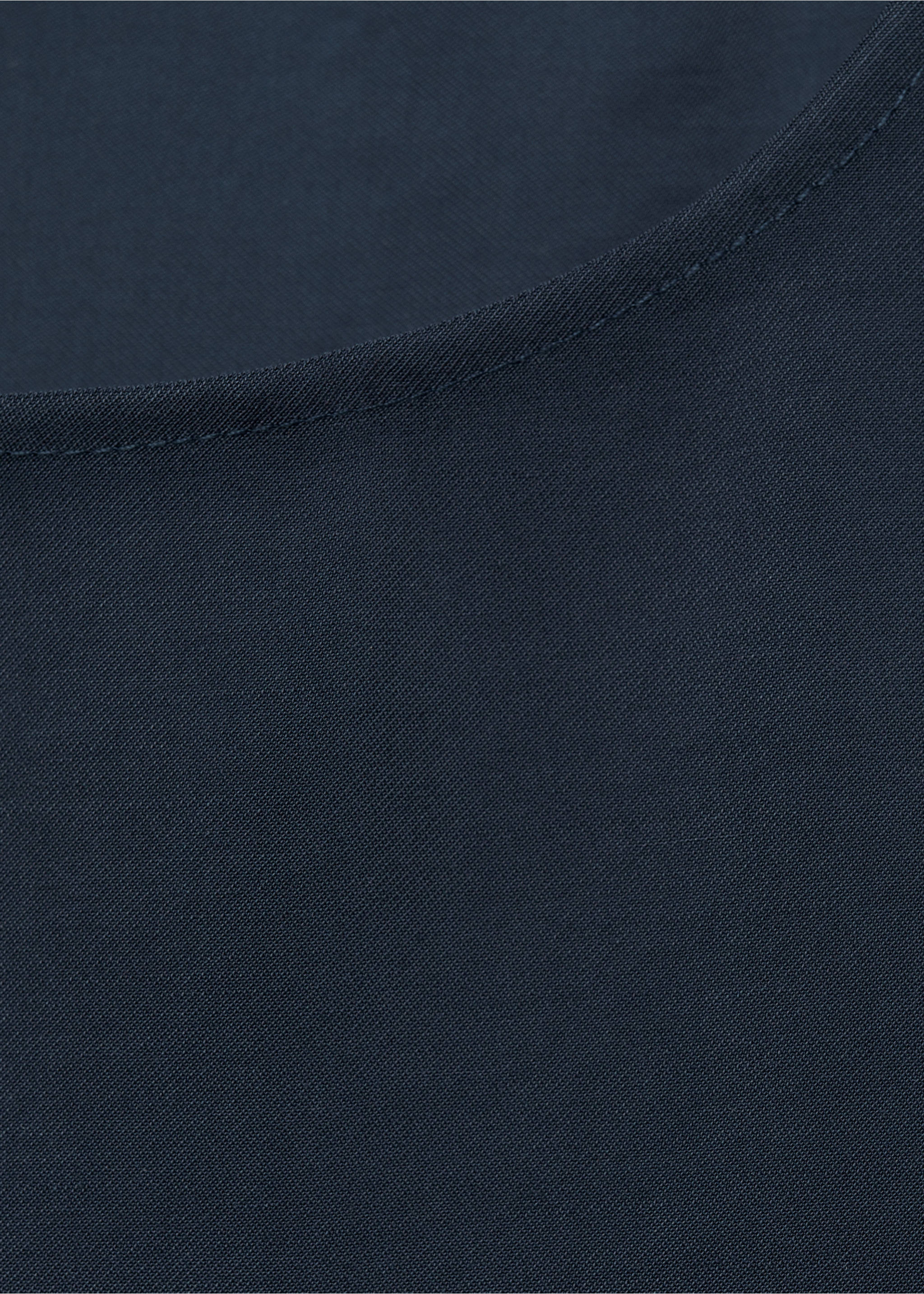 Fluid strapless top - Details of the article 8, Dark Navy. Ref: 77050281-00.
