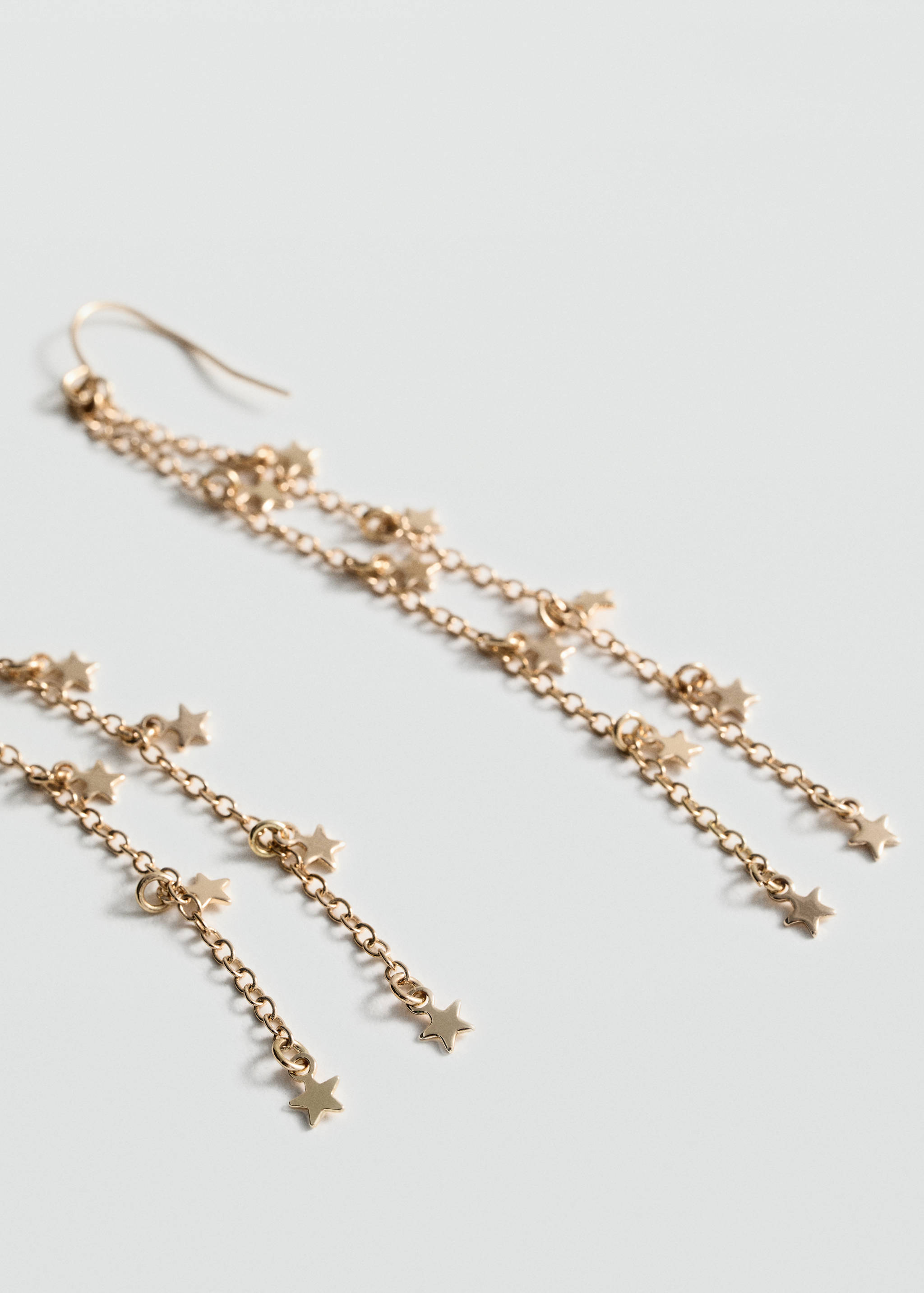 Boucles d'oreilles pendantes étoiles - Plan moyen
