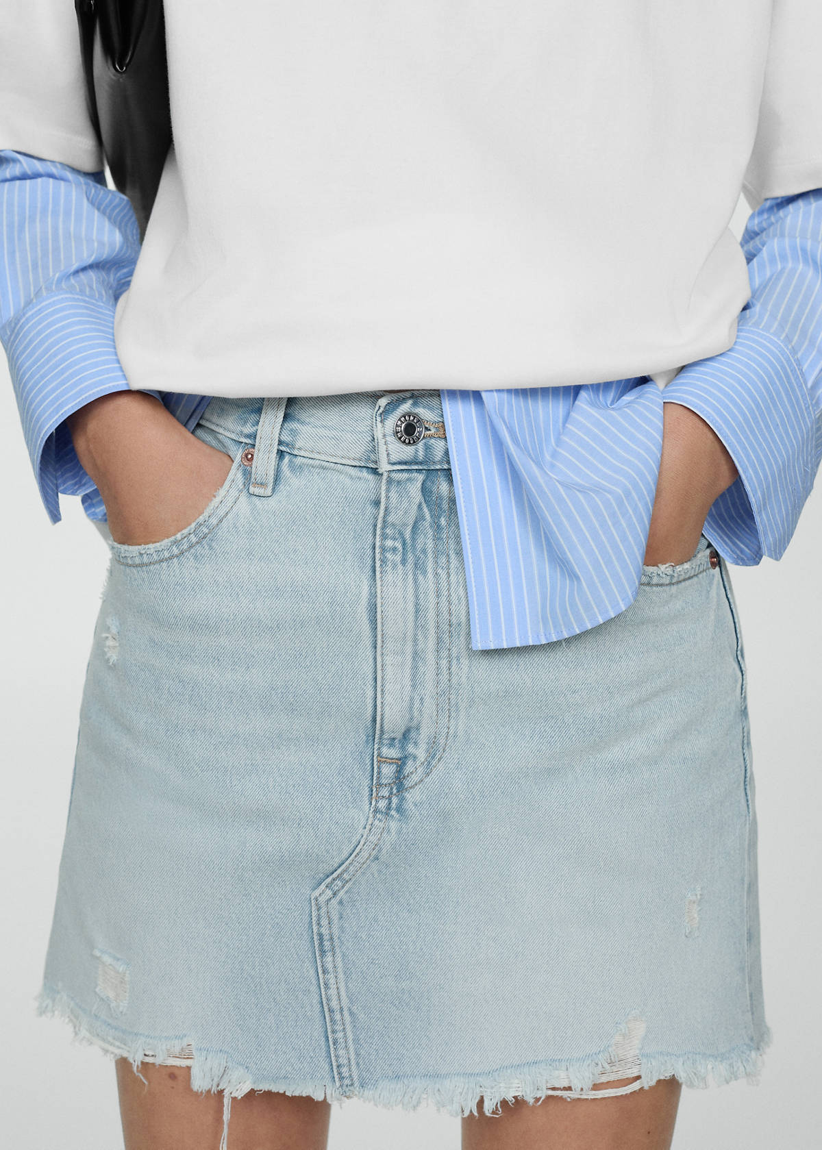 Denim miniskirt with frayed hem — Light Blue