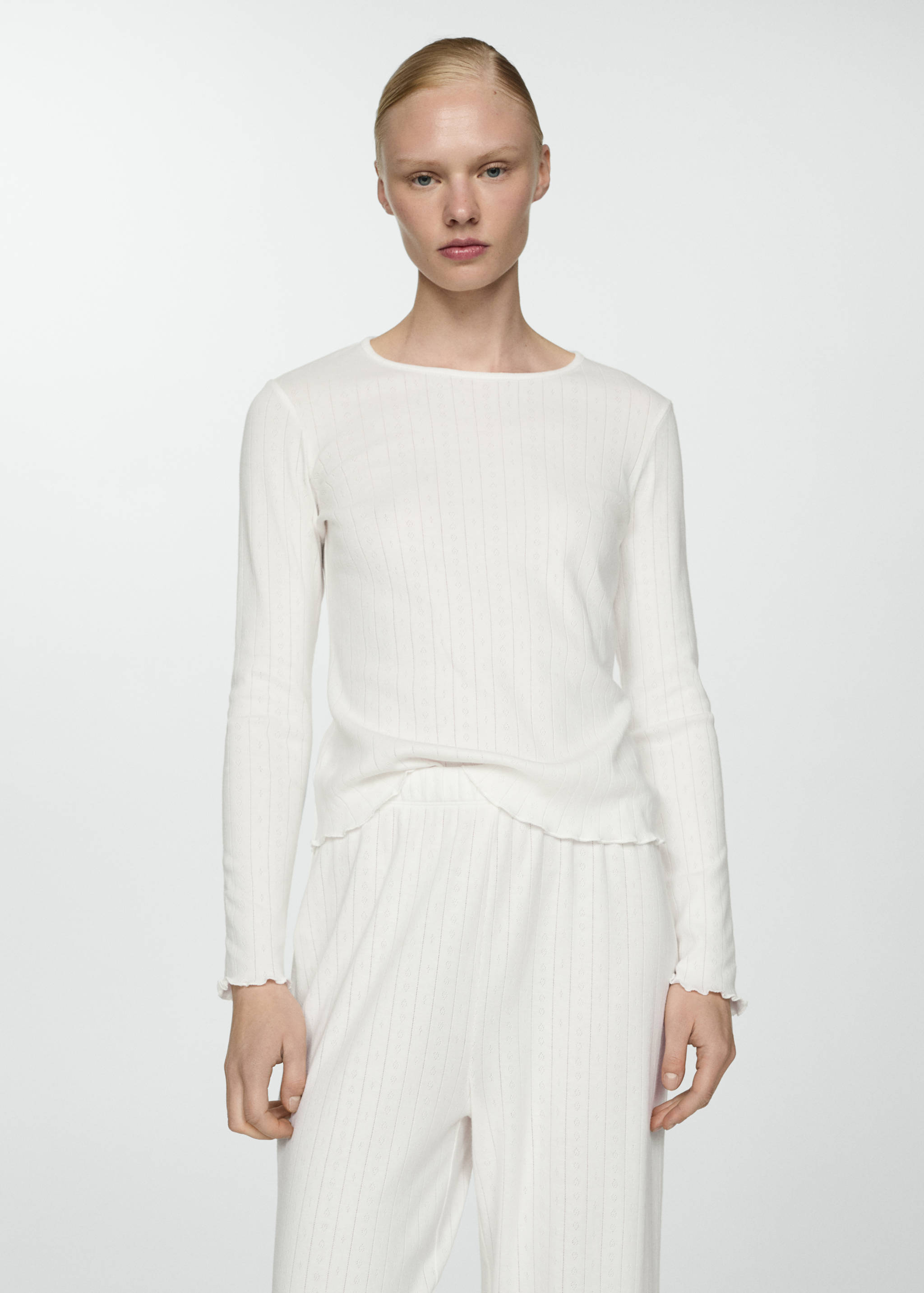 Хлопковая пижама из двух частей - Средний план