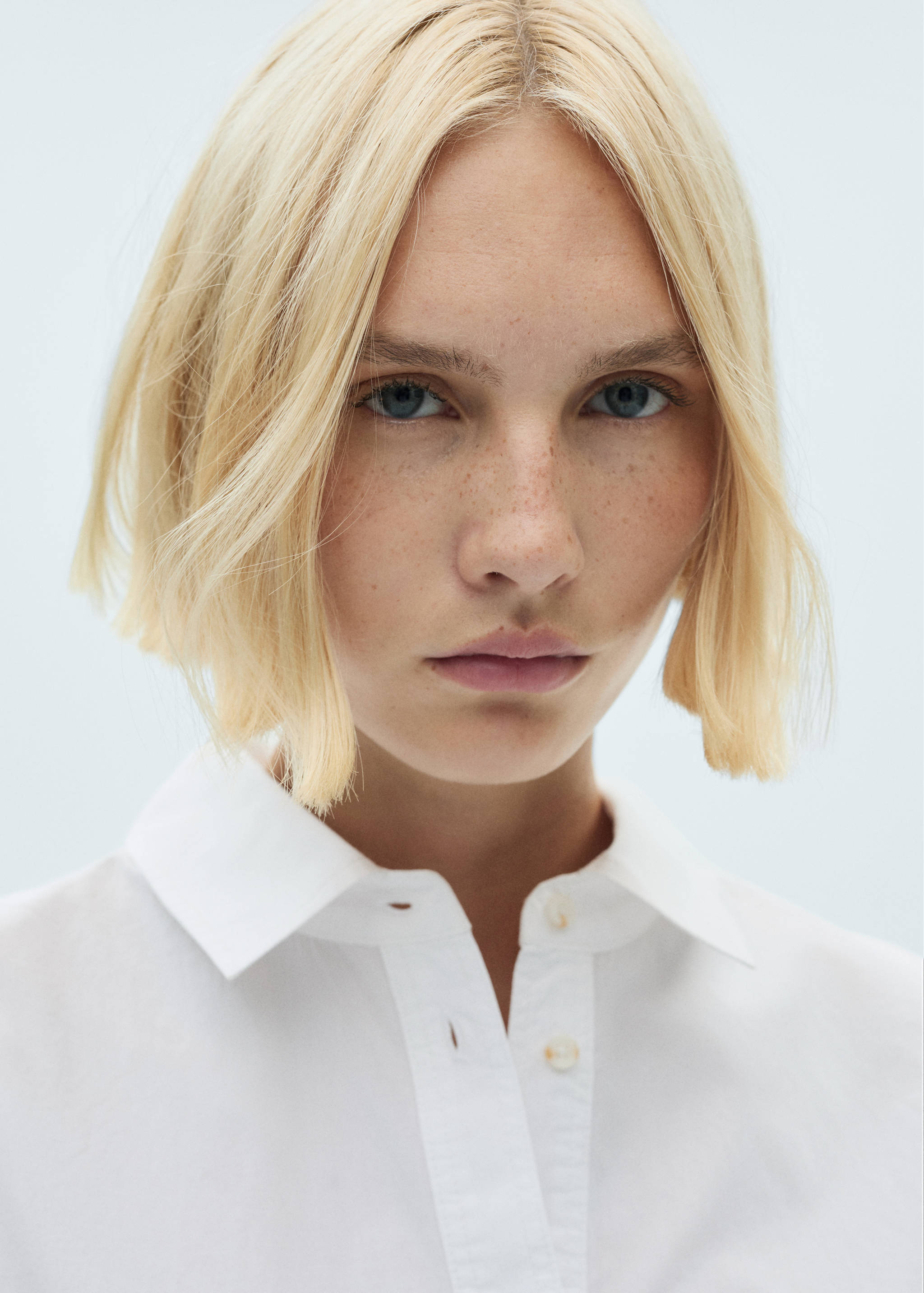 Katoenen blouse met decoratieve knoop - Detail van het artikel 1