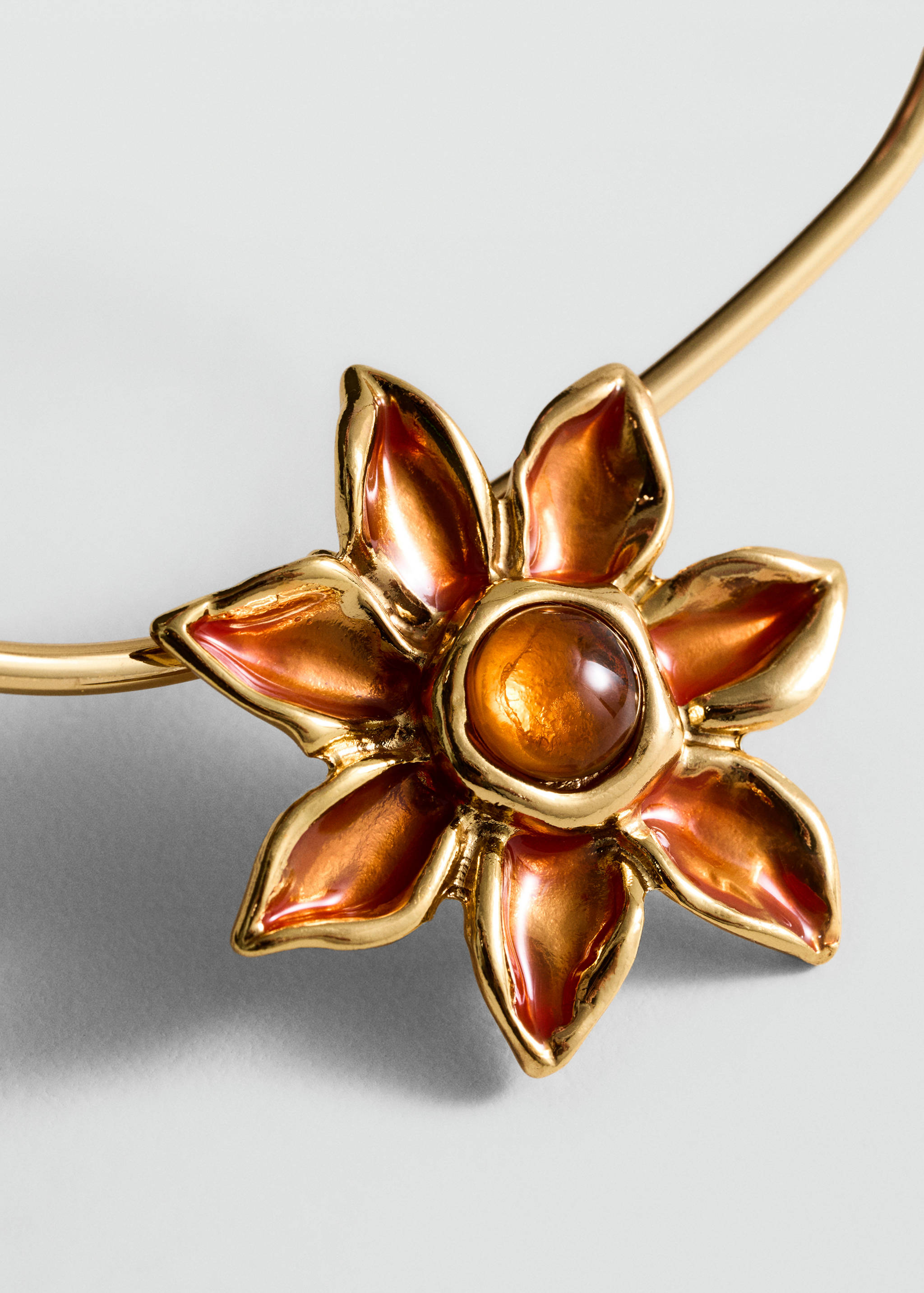 Collier ras-de-cou rigide - Plan moyen