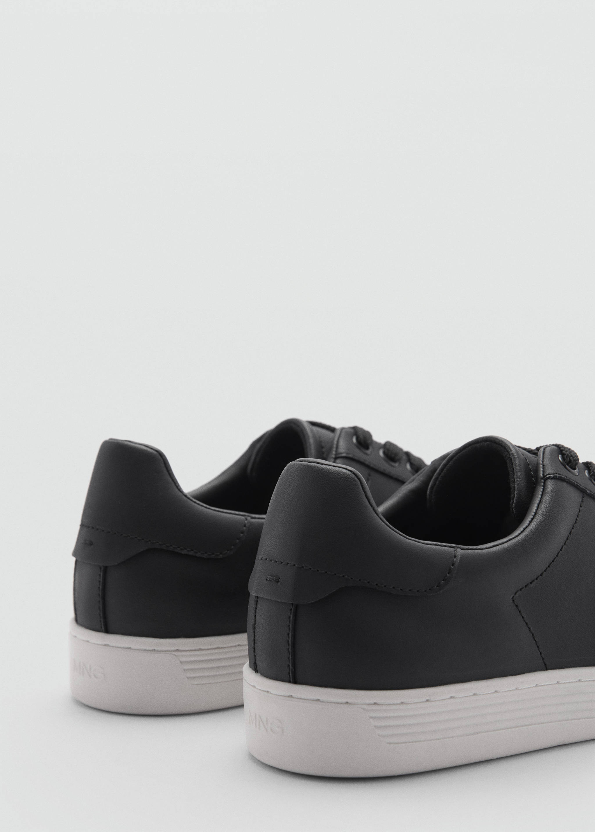 Contrast sole leather sport shoes - Details of the article 1